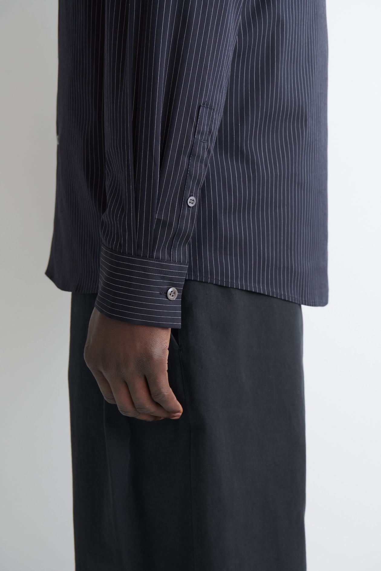 SLIM TAILORED COTTON-POPLIN SHIRT — NAVY / PINSTRIPED