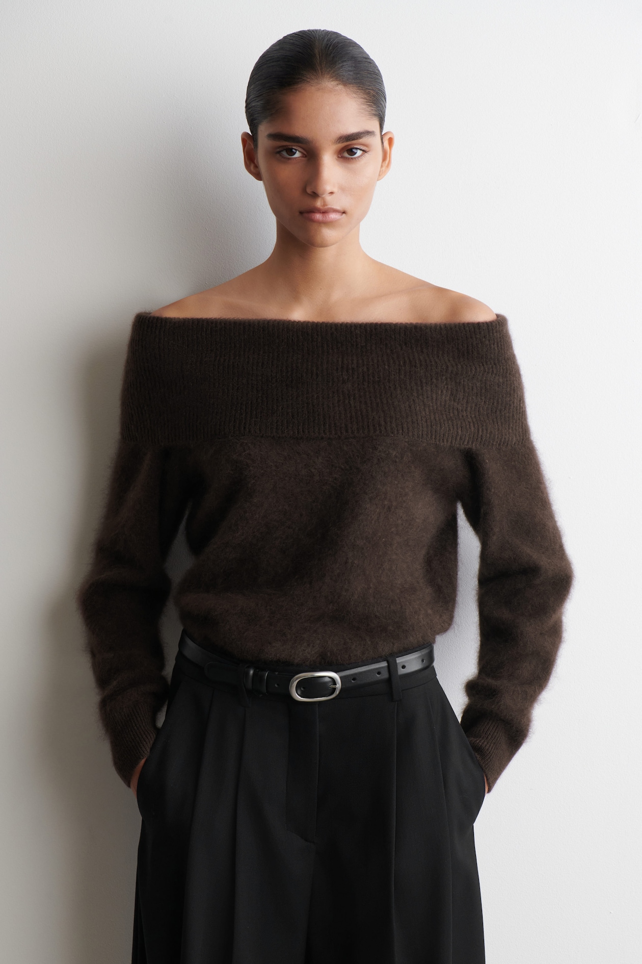 OFF-THE-SHOULDER MERINO WOOL JUMPER - DARK BROWN | COS NL