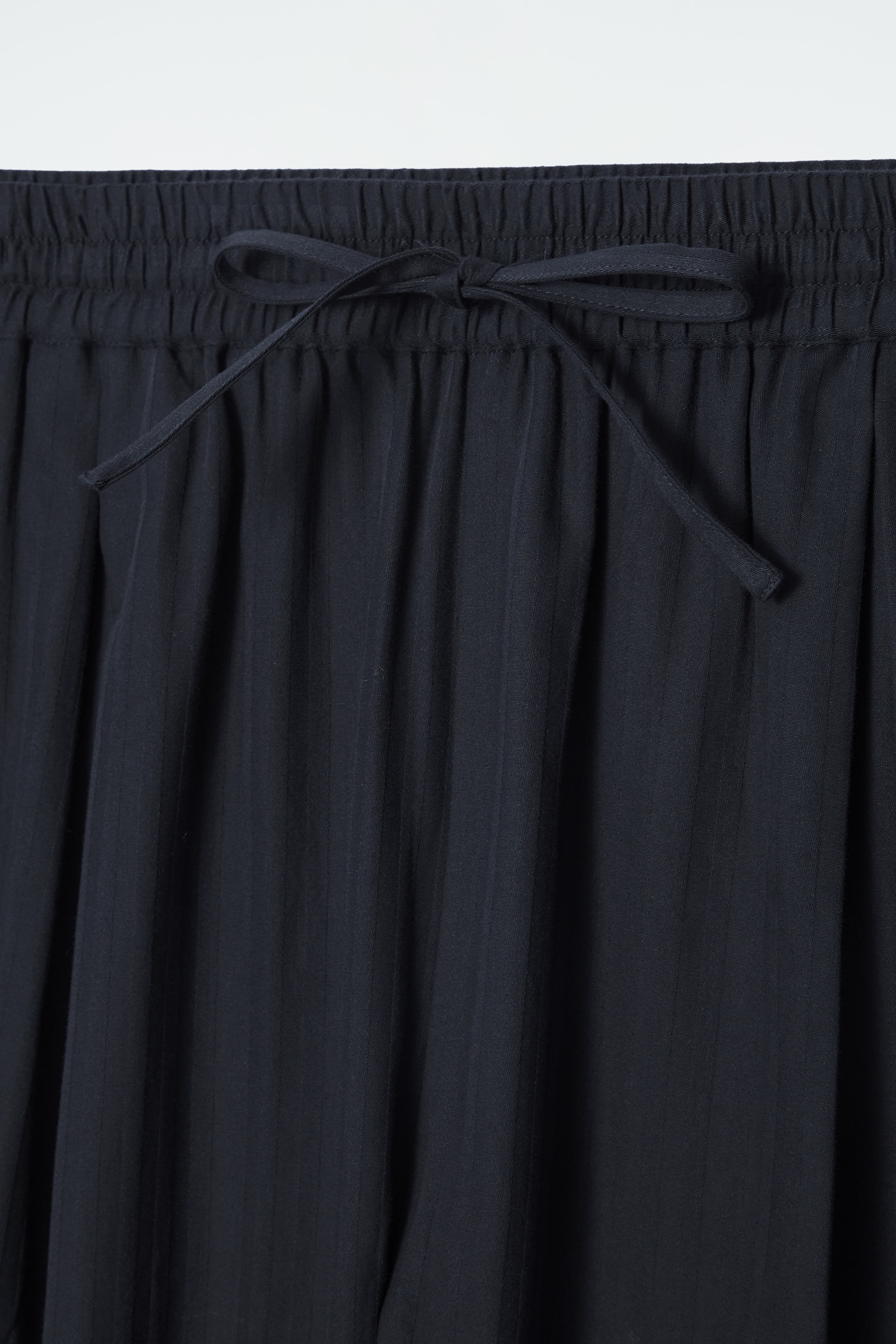Grösseres Bild ansehen: GESTREIFTE PYJAMAHOSE AUS BAUMWOLLE - NAVYBLAU/GESTREIFT - DAMEN | H&M CH 2