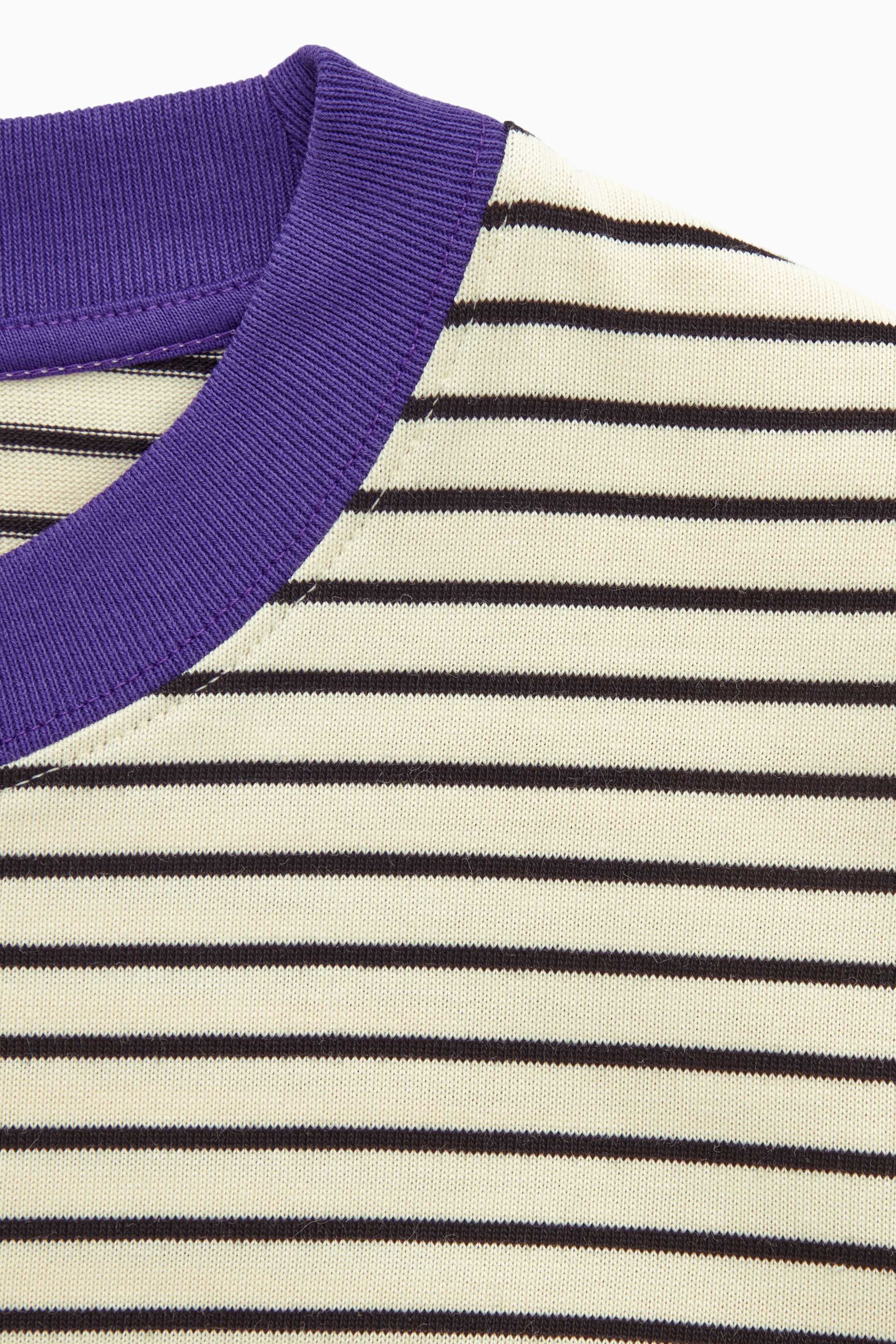 Agrandir l'image: T-SHIRT À MANCHES LONGUES REGULAR ÉLÉGANT - CRÈME / NOIR / RAYÉ - FEMME | H&M FR 2