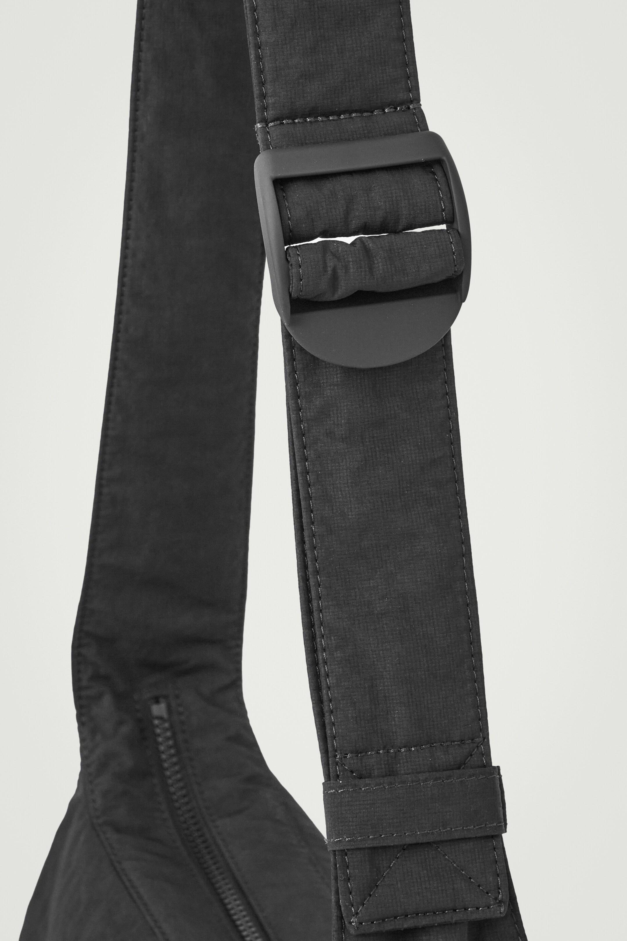 Agrandir l'image: SAC SELLE BANDOULIÈRE - NYLON - NOIR - HOMME | H&M CH 5