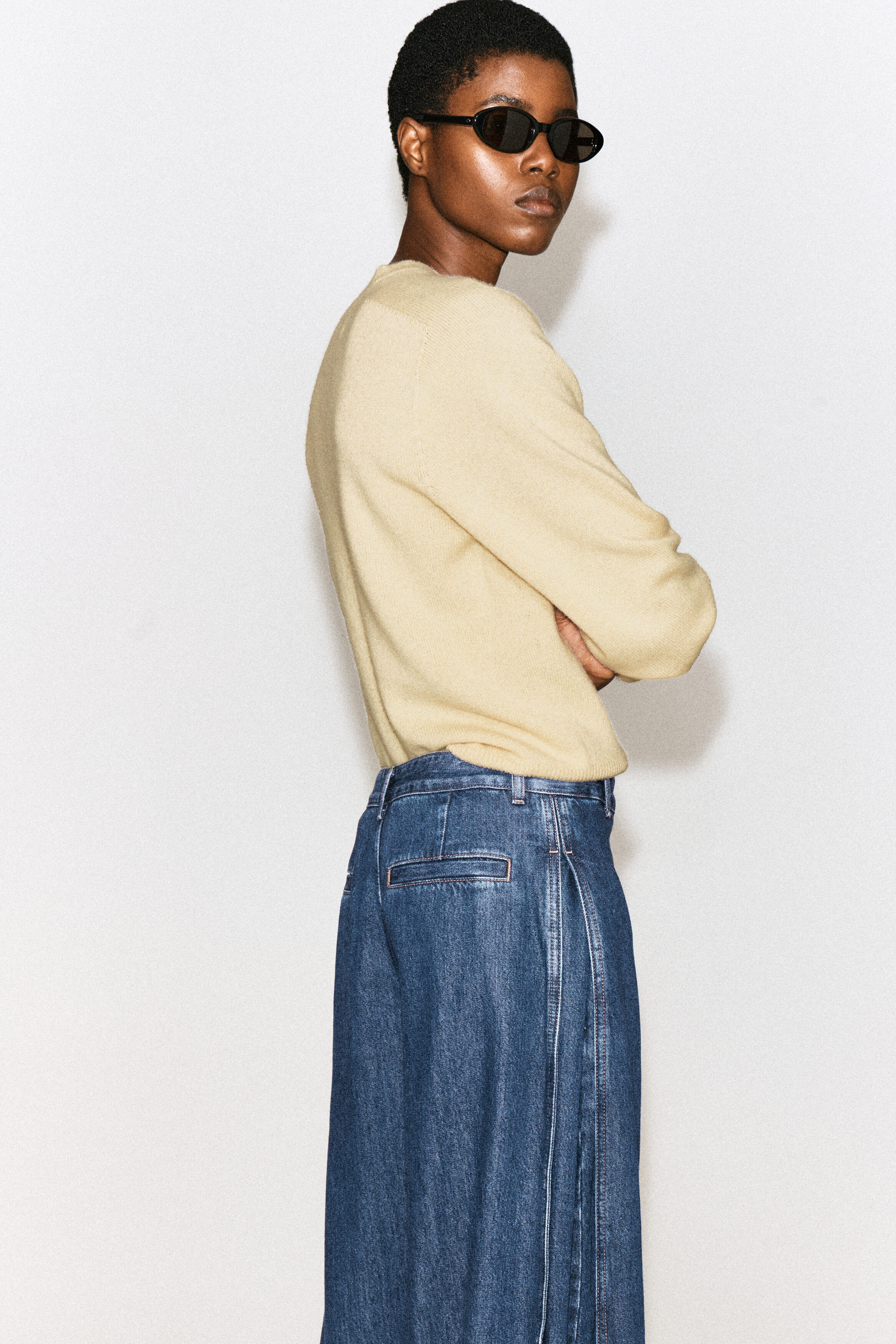 PLEATED-PANEL DENIM BARREL-LEG PANTS - thumbnail 4