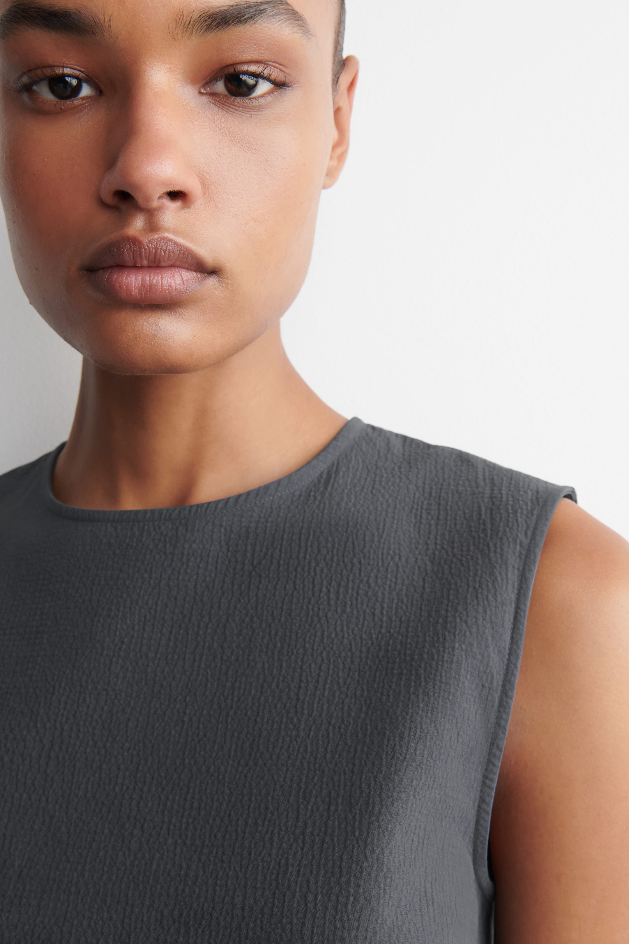 SLEEVELESS COTTON SEERSUCKER TOP