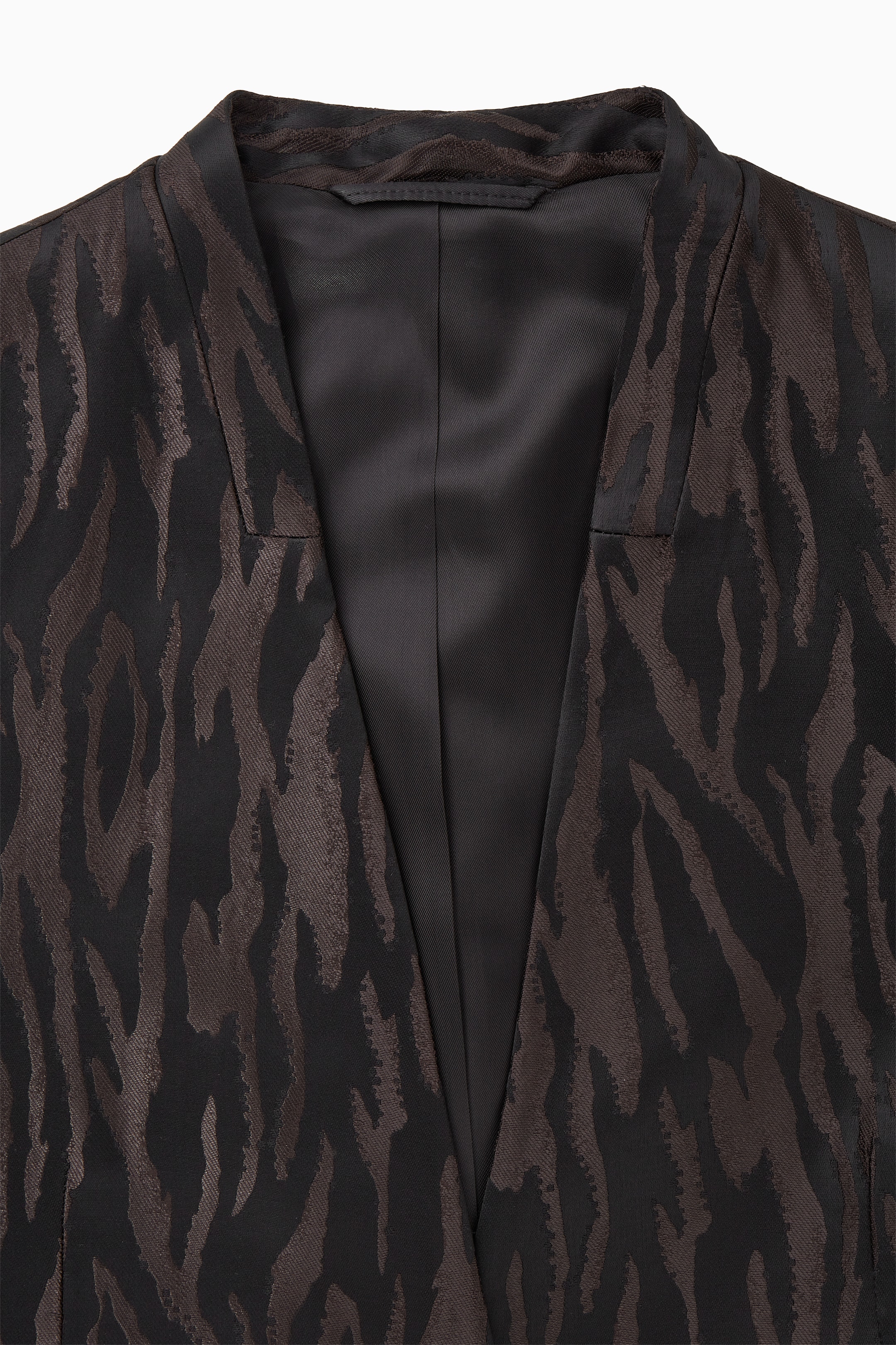 Ingrandisci l'immagine: RELAXED COLLARLESS ZEBRA-JACQUARD BLAZER - DARK BROWN / BLACK - DONNA | H&M CH 4
