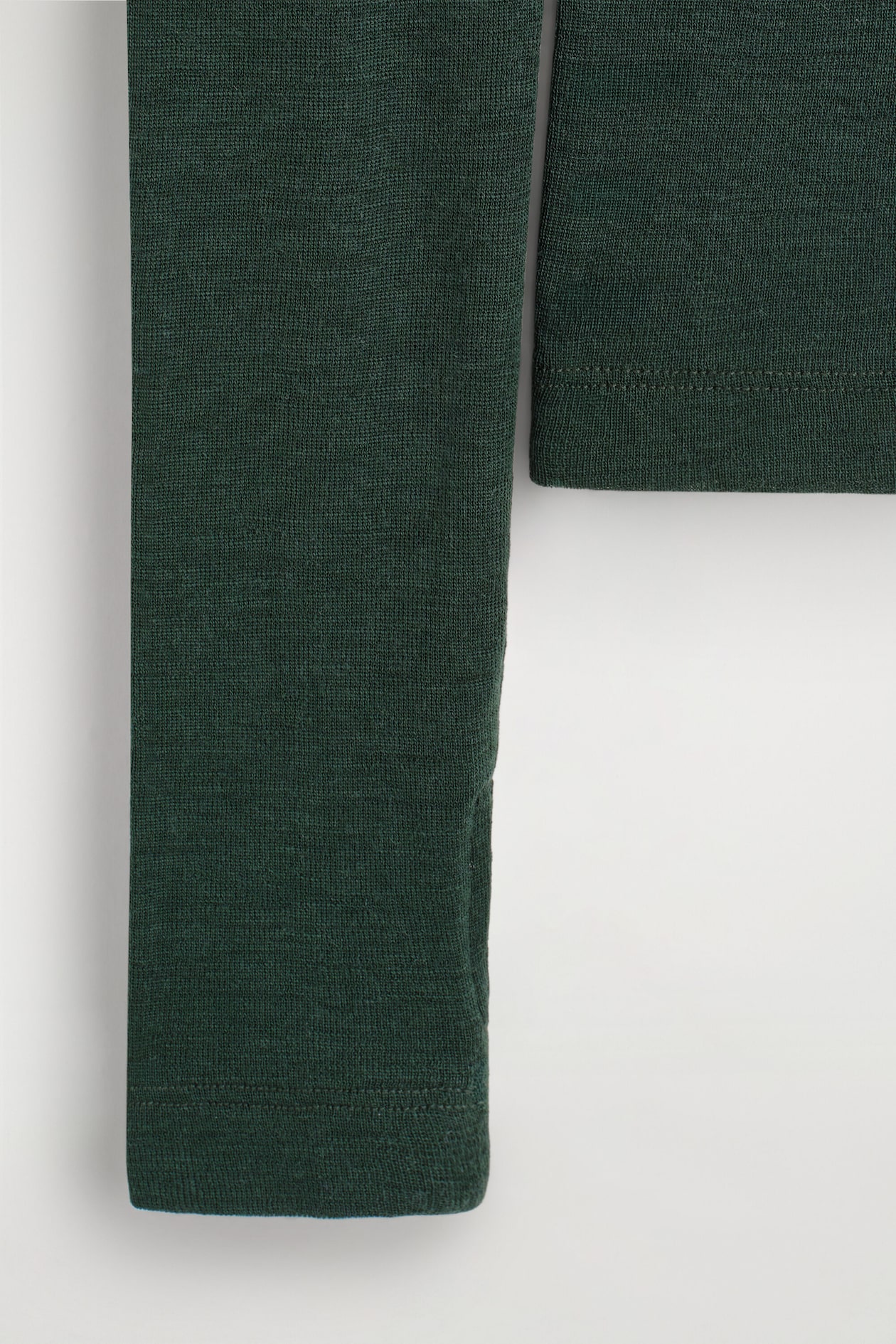 MERINO WOOL TURTLENECK TOP — DARK GREEN