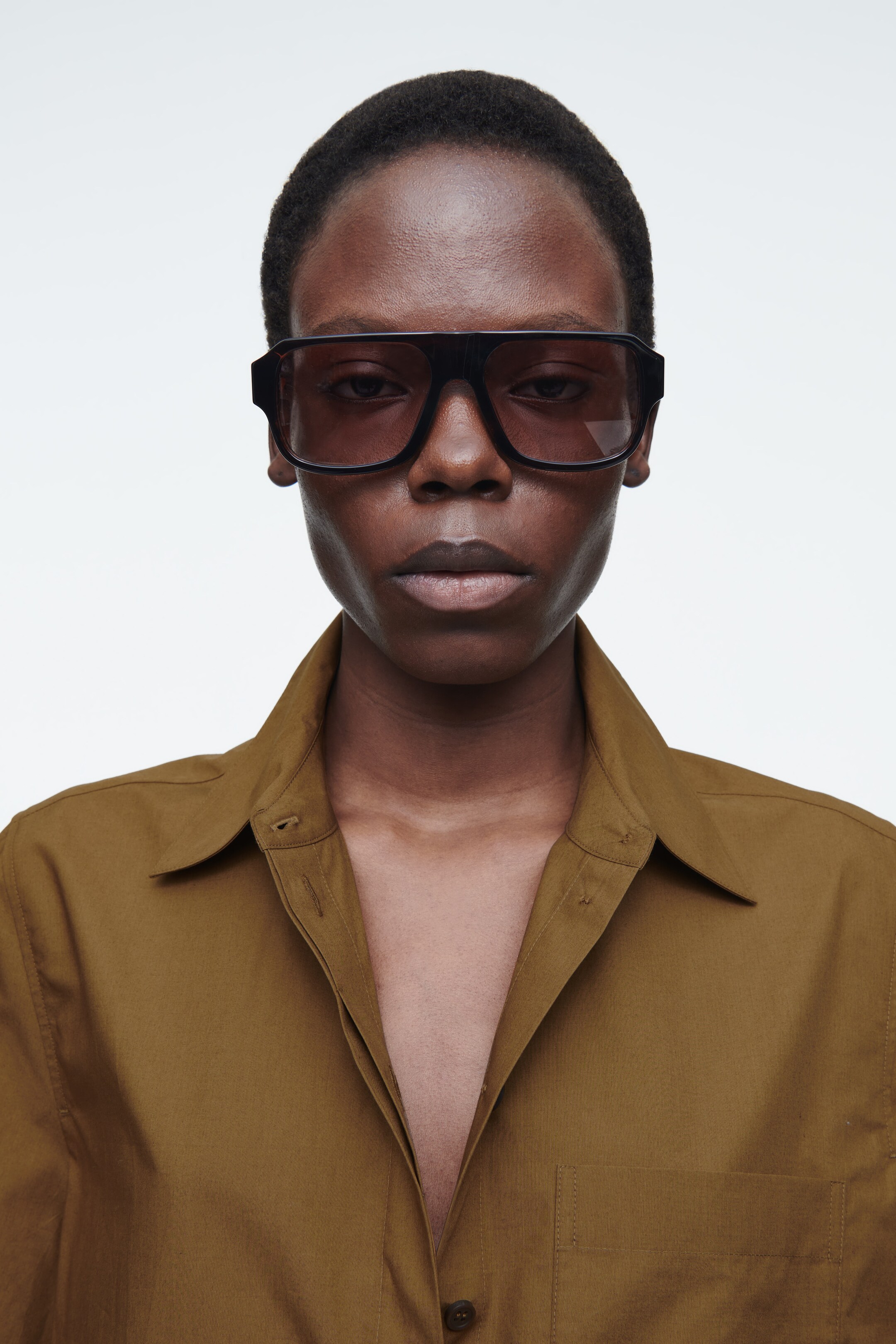 Grösseres Bild ansehen: VERKÜRZTES KURZARMHEMD AUS BAUMWOLLE - BRAUN - DAMEN | H&M CH 3