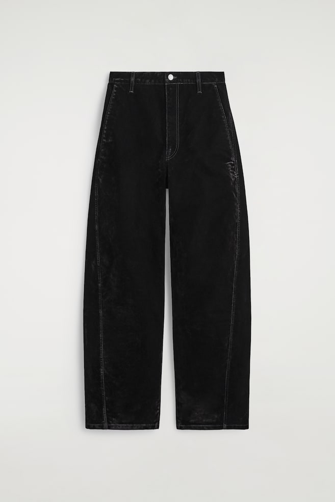 HOSE AUS BEFLOCKTEM DENIM MIT BARREL-BEIN - SCHWARZ - 1