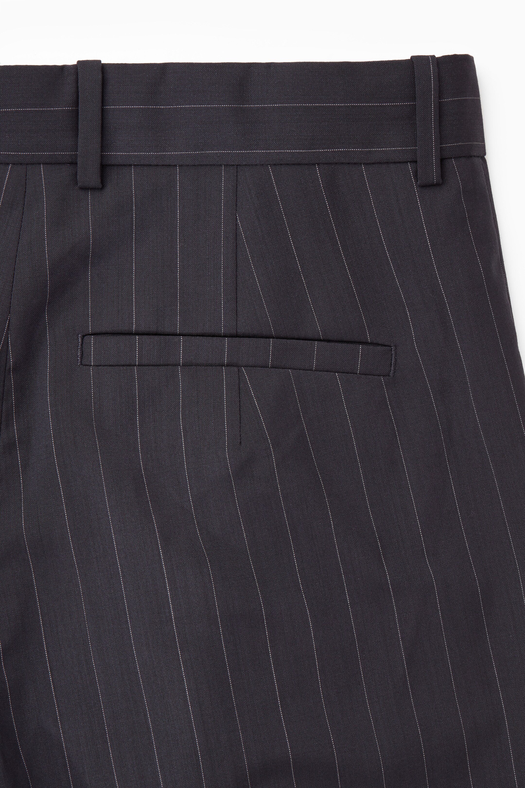 Grösseres Bild ansehen: WOLLHOSE MIT AUSGESTELLTEM BEIN - NAVYBLAU - DAMEN | H&M CH 3