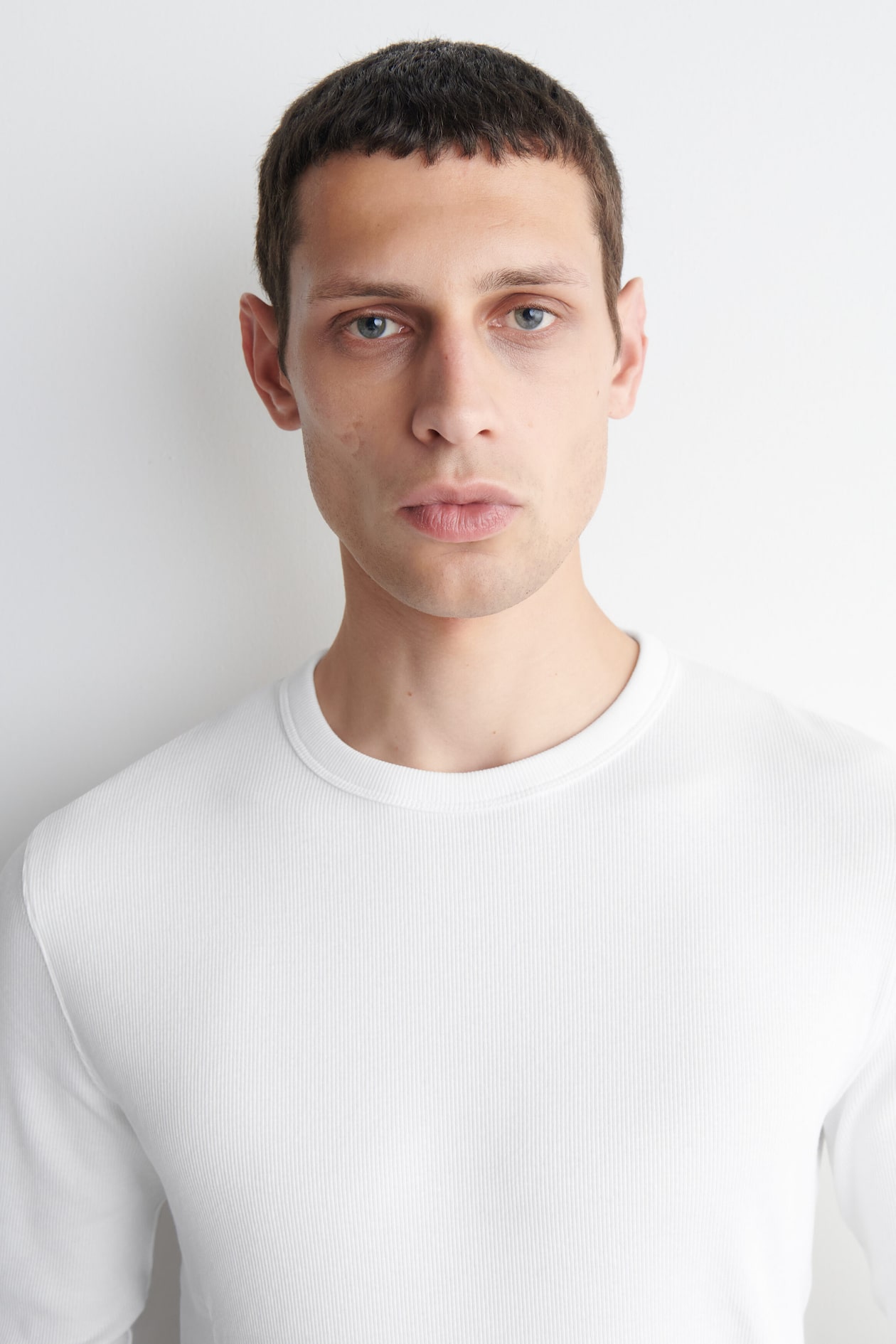 SLIM RIBBED COTTON LONG-SLEEVED T-SHIRT — WHITE