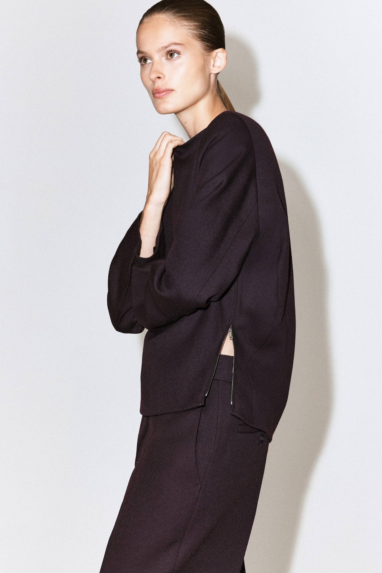 TAILORED WOOL BOAT-NECK TOP — UMBER