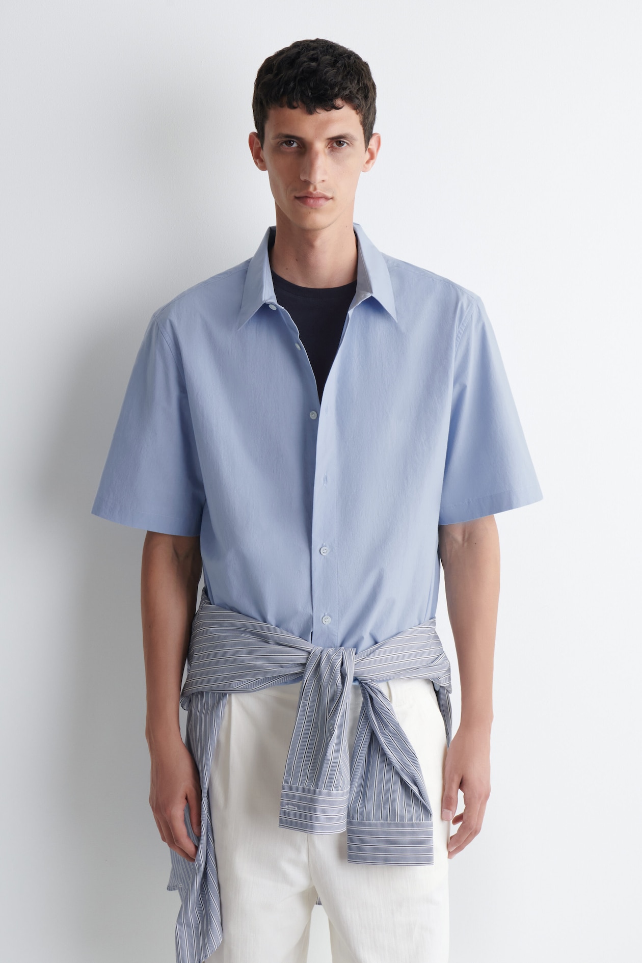 RELAXED COTTON SHORT-SLEEVED SHIRT — LIGHT BLUE