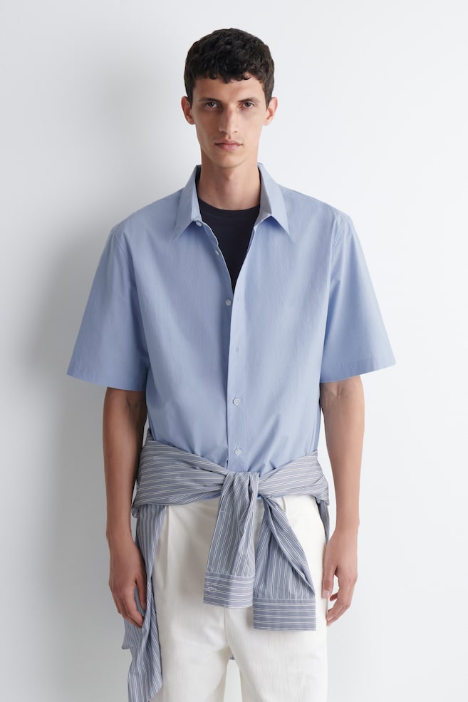 RELAXED COTTON SHORT-SLEEVED SHIRT — LIGHT BLUE