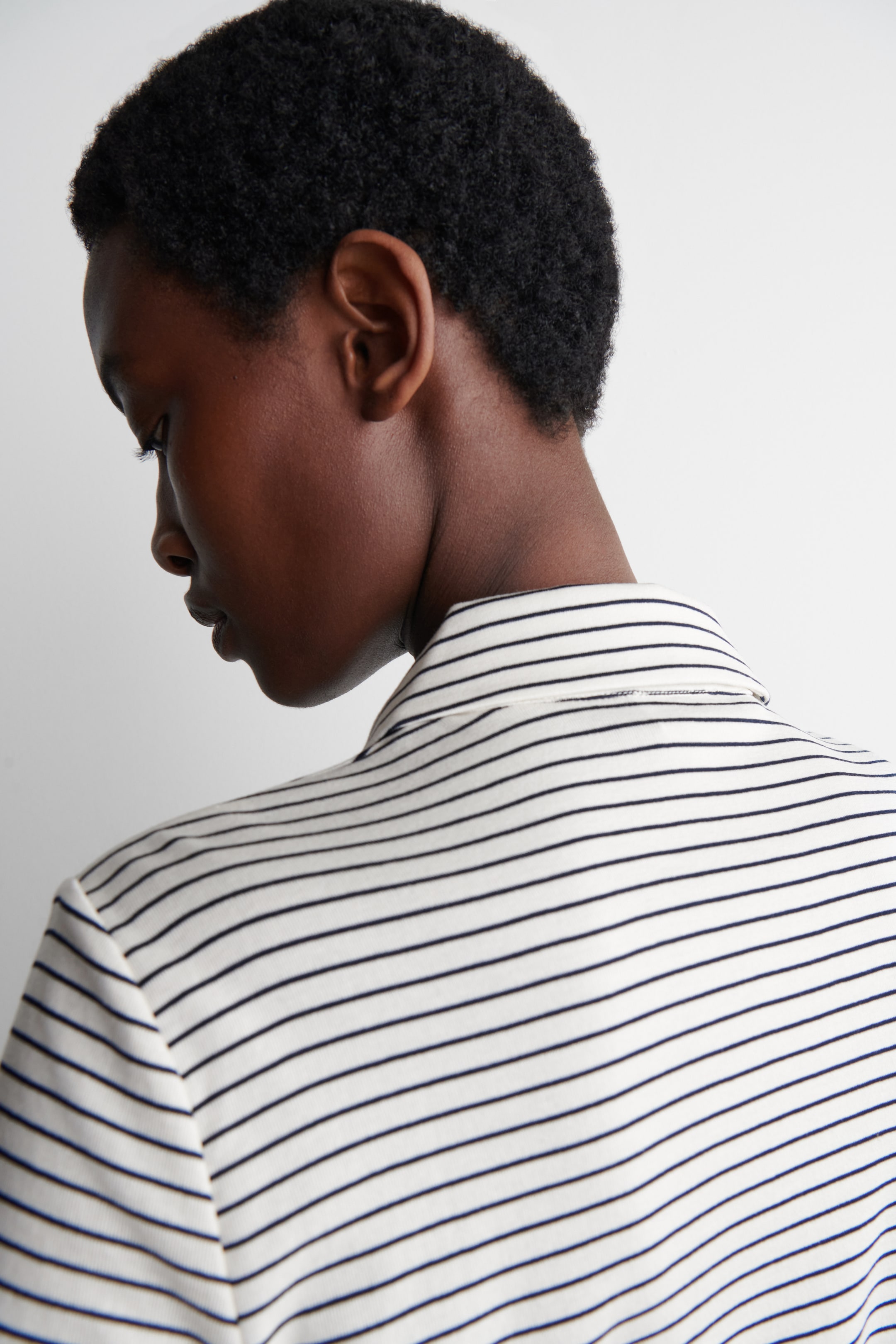 Ver imagen más grande: CAMISA DE PUNTO DE ALGODÓN DE MANGA CORTA - BLANCO/RAYAS - MUJER | H&M ES 4