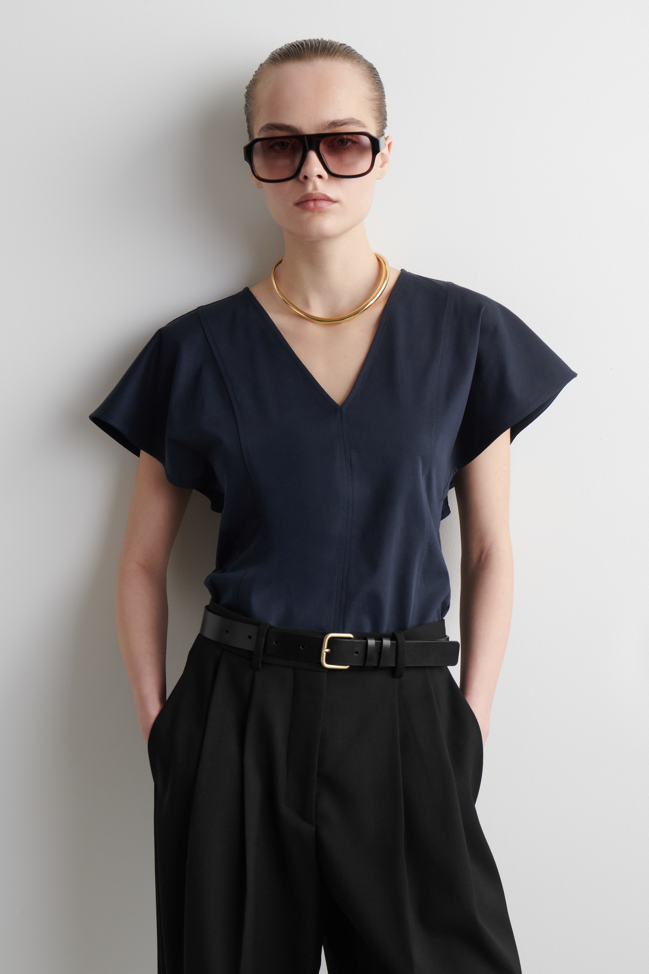 Grösseres Bild ansehen: OBERTEIL AUS BAUMWOLLE MIT BLÜTENÄRMELN - NAVYBLAU - DAMEN | H&M CH 1