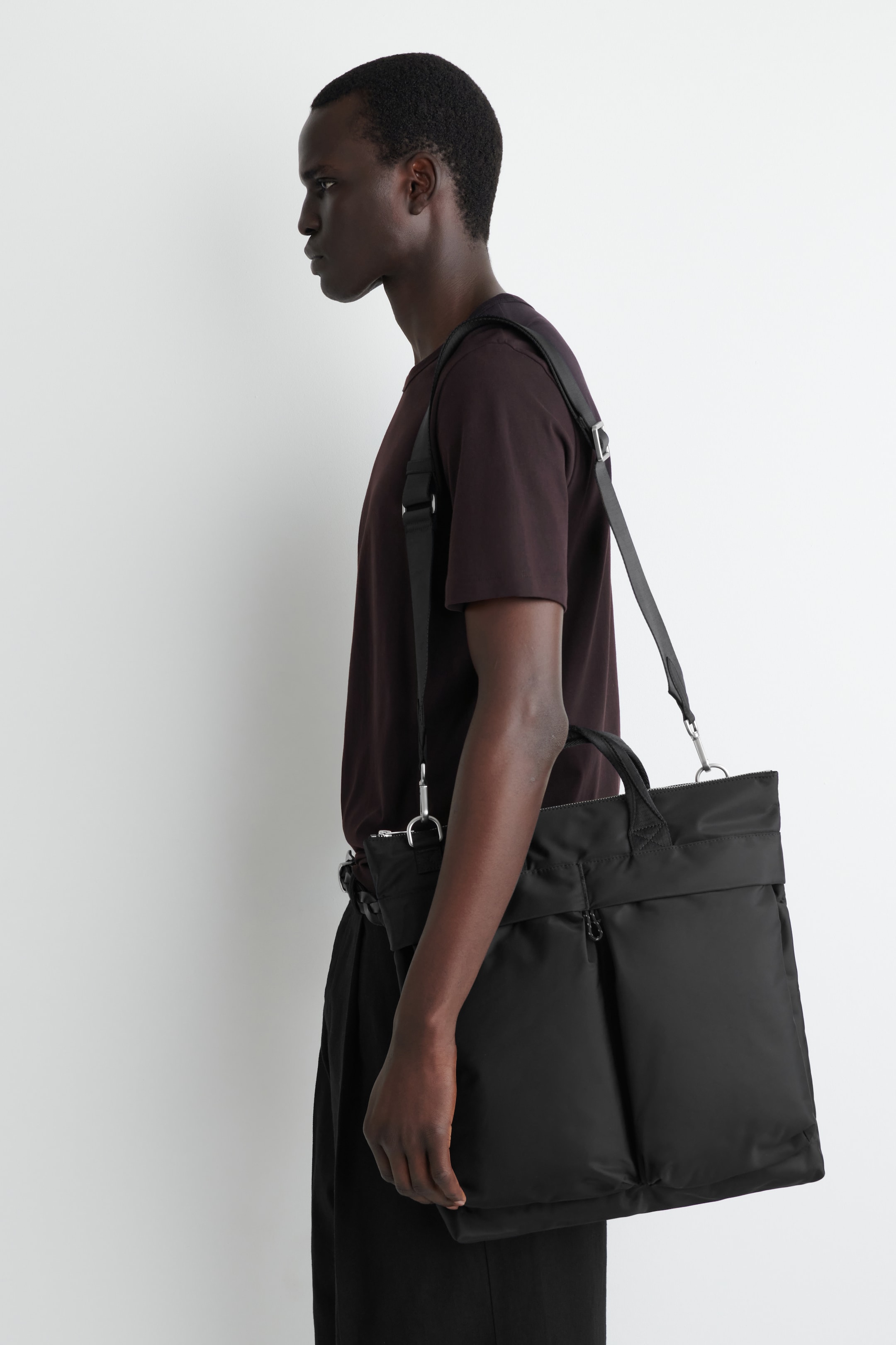 Zobrazit větší obrázek: TRANSIT MESSENGER TAŠKA - NYLON - ČERNÁ - MUŽI | H&M CZ 2