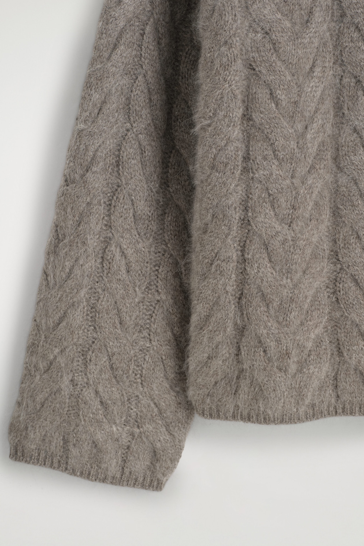 CABLE-KNIT BRUSHED PURE CASHMERE SWEATER — BROWN