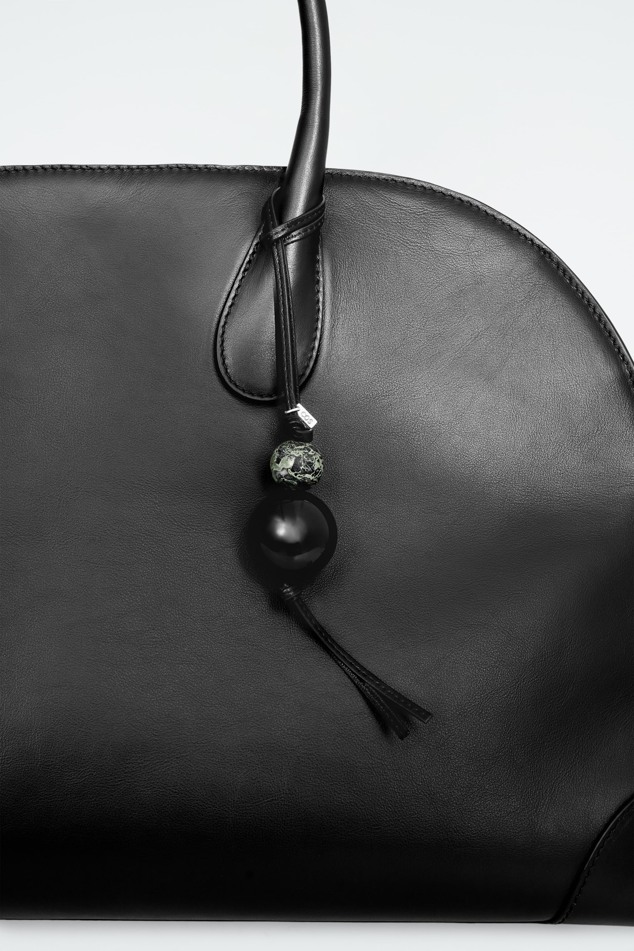 Grotere afbeelding bekijken: BEADED LEATHER BAG CHARM - BLACK - DAMES | H&M NL 3