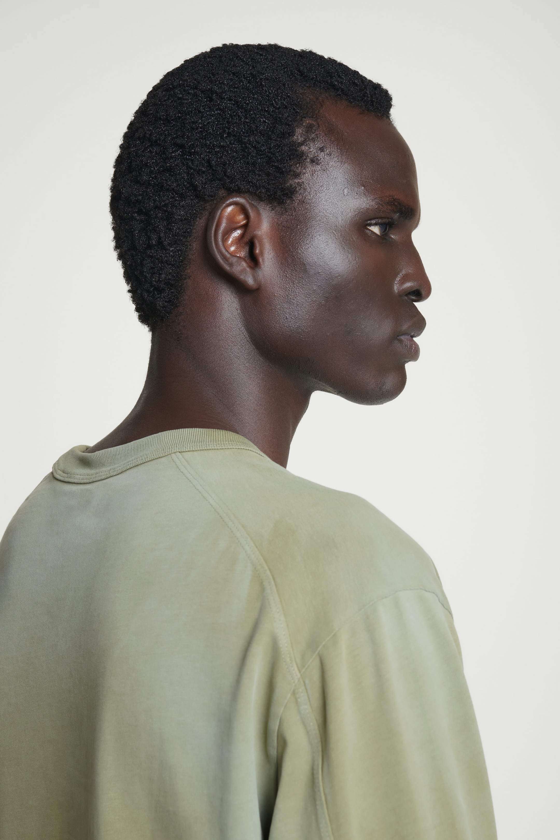 RELAXED HEAVYWEIGHT LONG-SLEEVED T-SHIRT