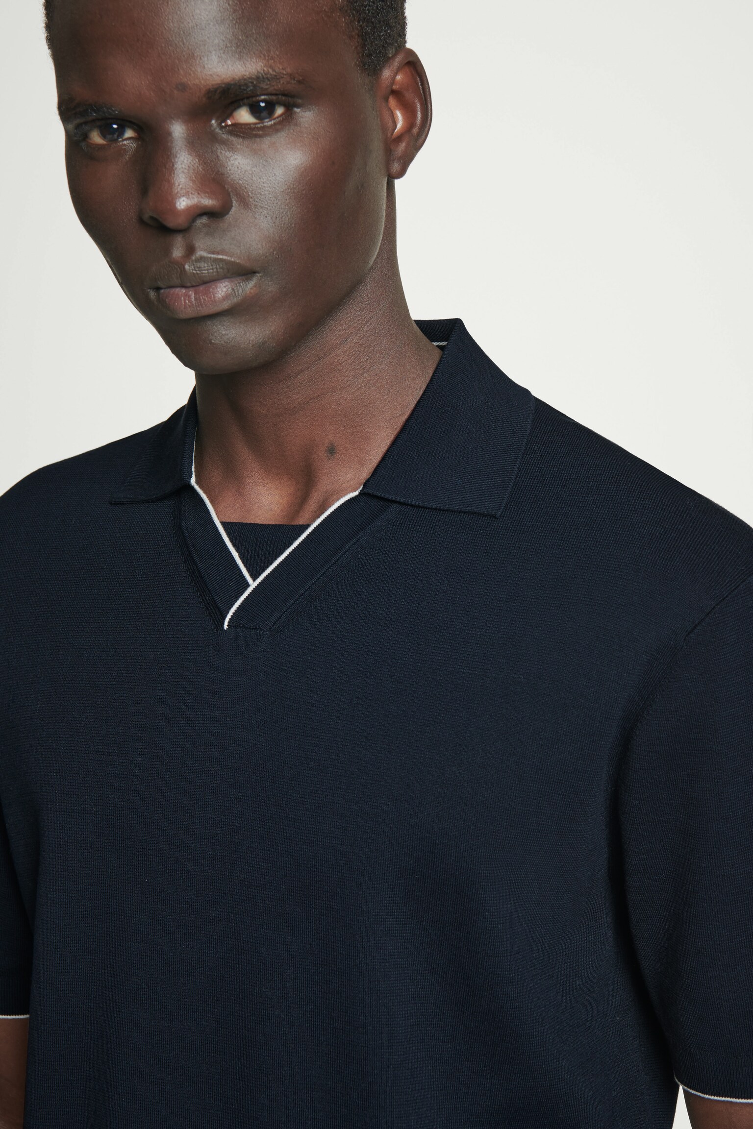 POLO À BORDURE CONTRASTANTE EN MAILLE - BLEU MARINE - 5