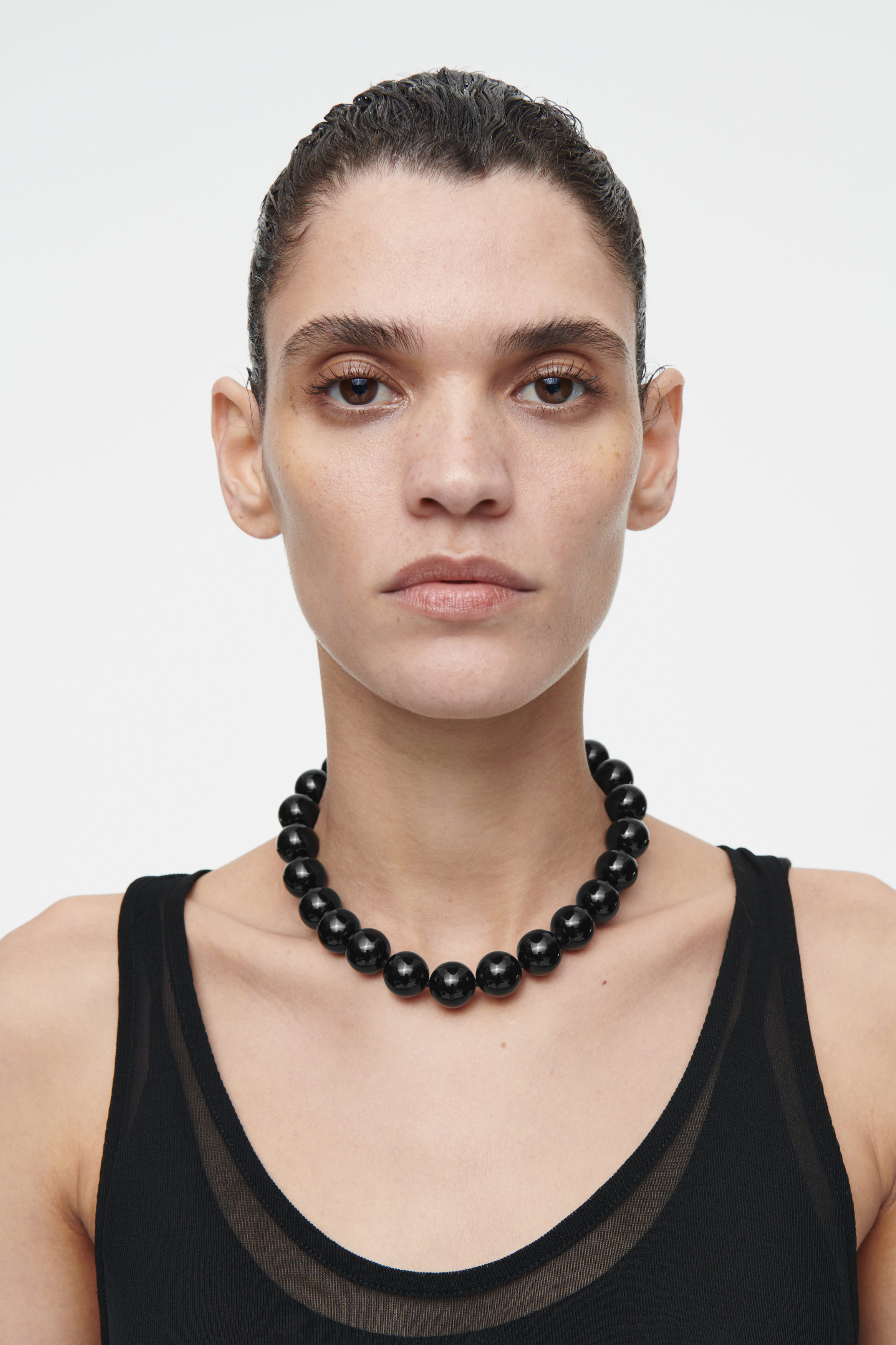 ★OY★HORN BEAD NECKLACE - BLACK★正規品/韓国直送料込/人気 Gwyneth Beaded Horn Necklace in Black | SWANK
