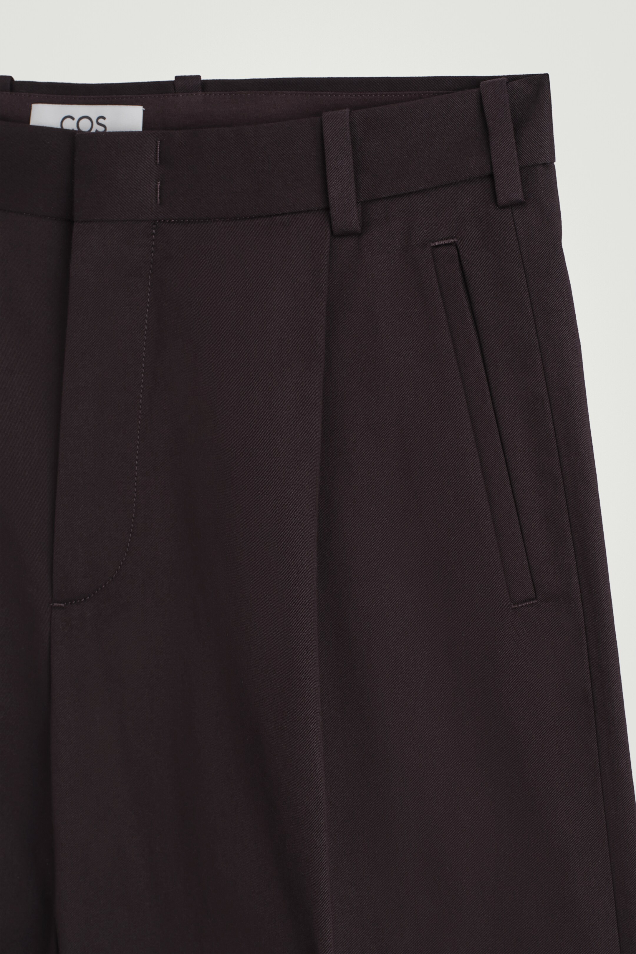 Ingrandisci l'immagine: TAILORED WIDE-LEG SHORTS - DARK BROWN - UOMO | H&M CH 7