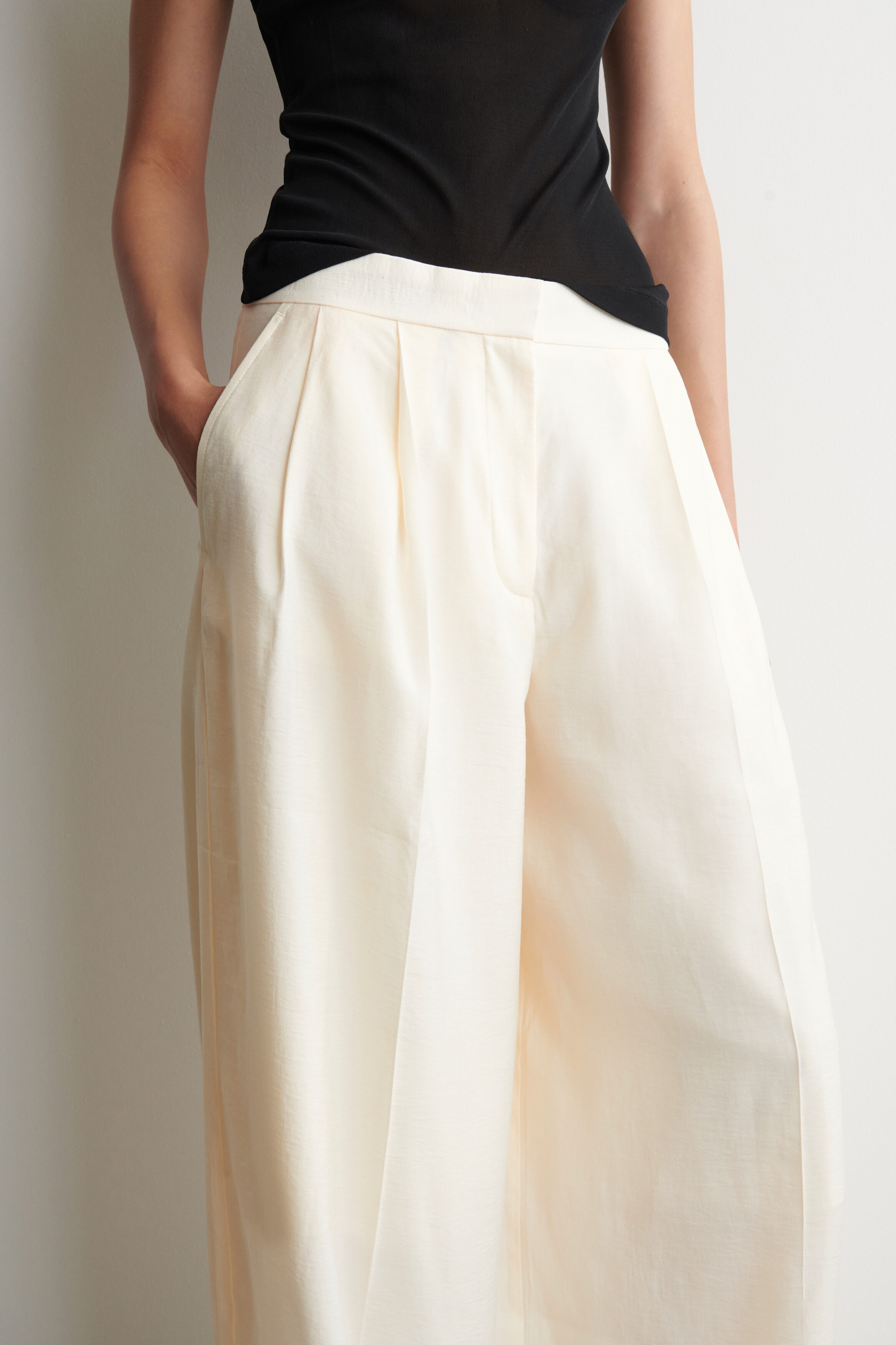 PLEATED MODAL WIDE-LEG TROUSERS - thumbnail 9