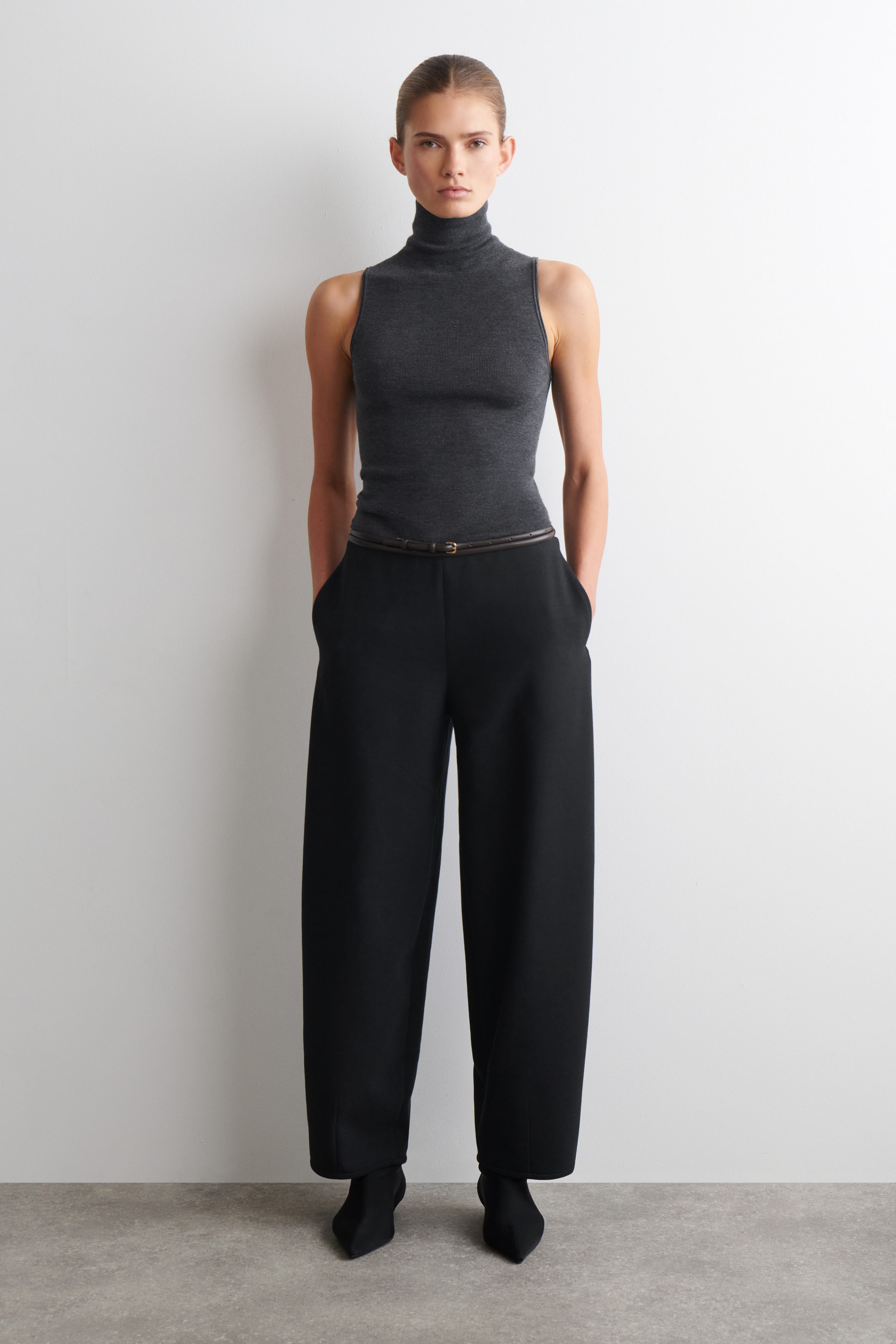 SEAMLESS MERINO WOOL TURTLENECK TOP - CHARCOAL MÉLANGE | COS US