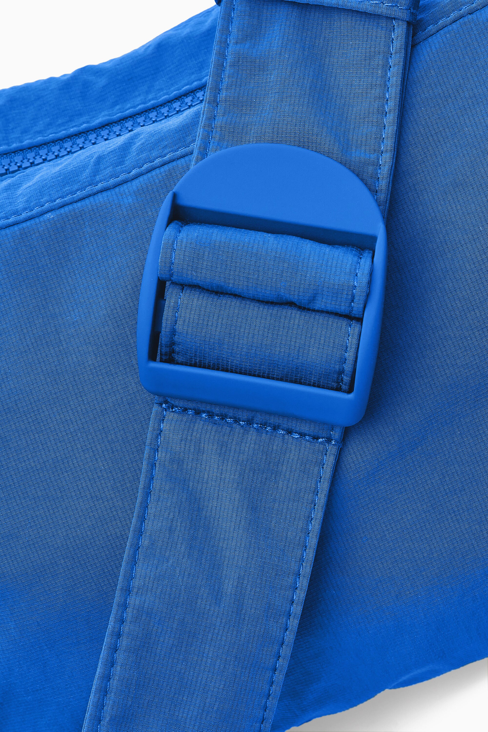 【COS】 Nylon Crossbody Saddle Bag Blue 1059_1bcd6c8986.jpg