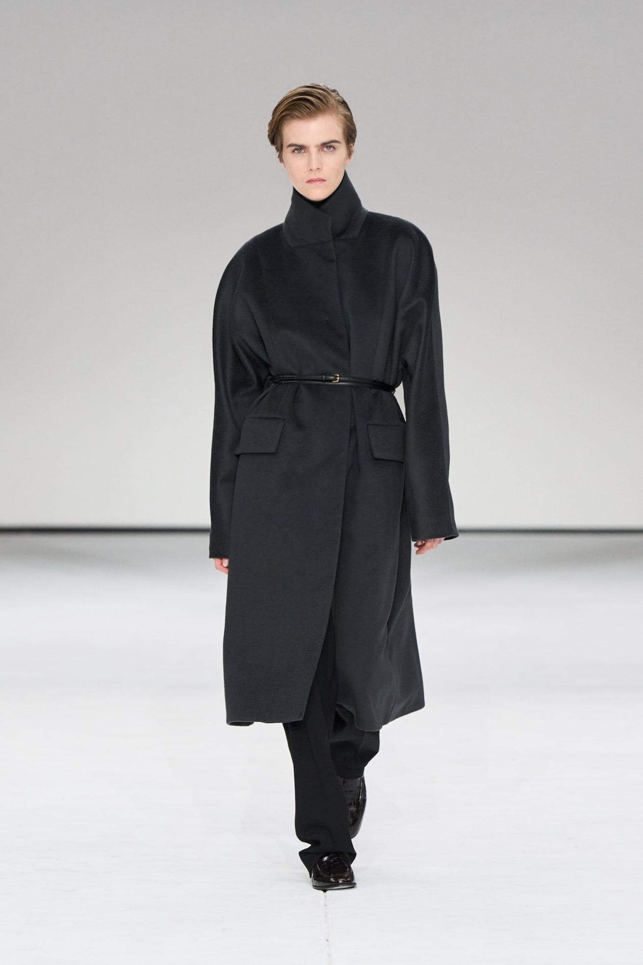 ROUNDED TAILORED WOOL LONG COAT