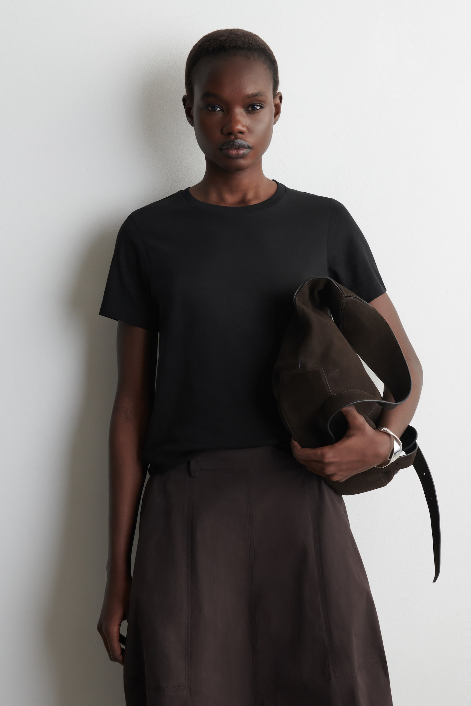 BAWEŁNIANY T-SHIRT Z OKRĄGŁYM DEKOLTEM - CZARNY/BIAŁY - 1