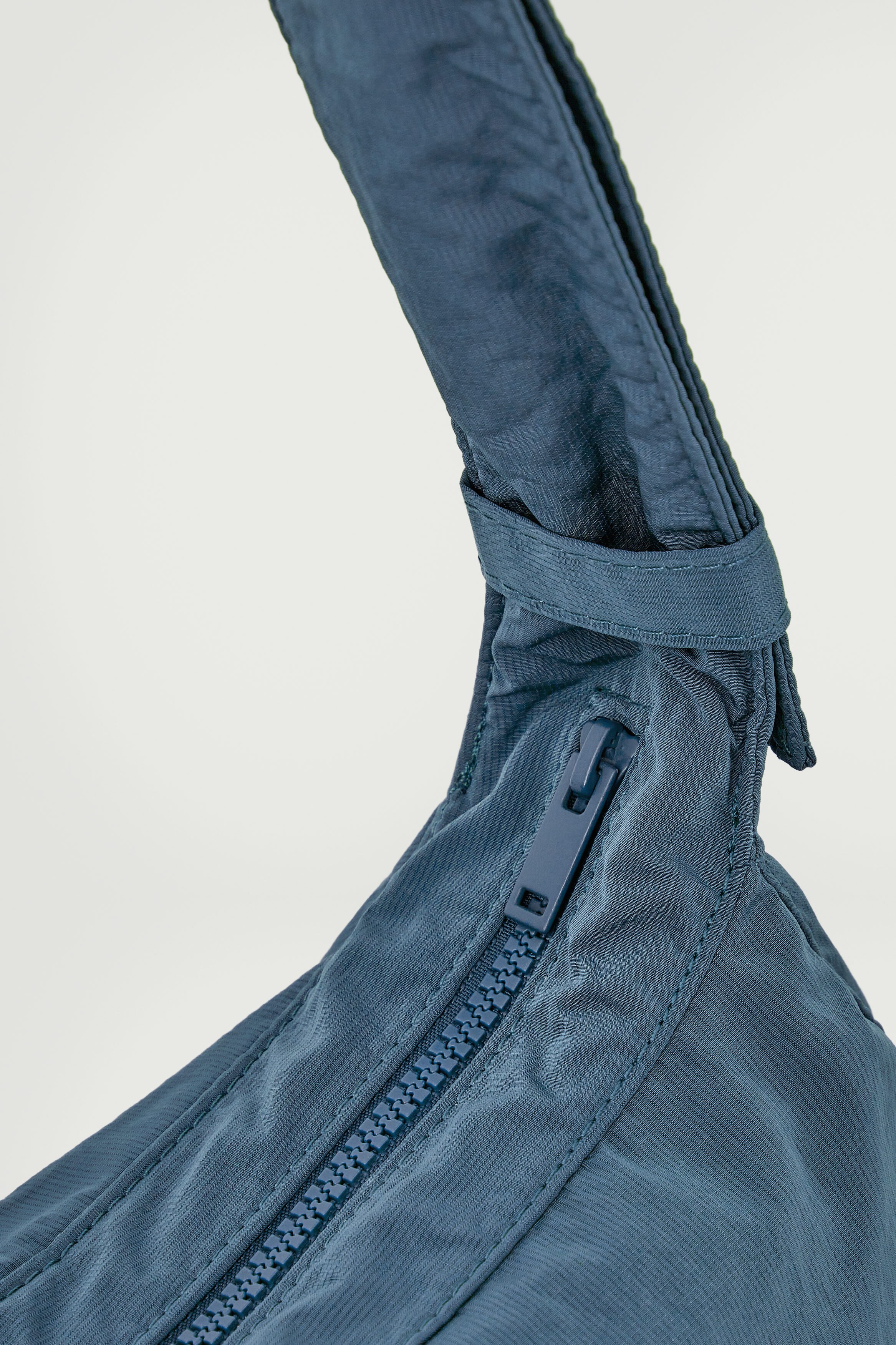 【COS】 Nylon Crossbody Saddle Bag Blue CROSSBODY SADDLE BAG - NYLON - BLUE