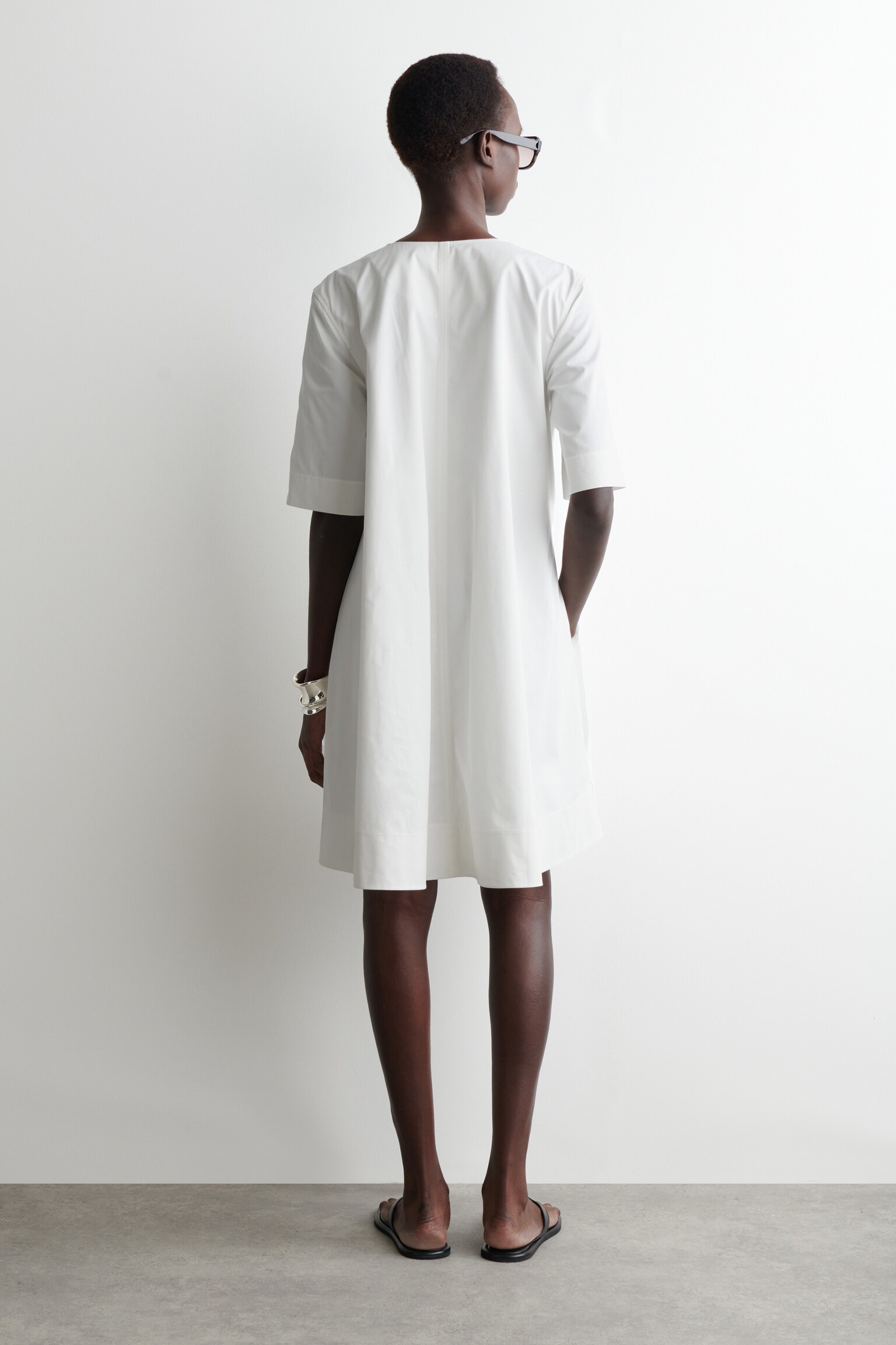 ROBE COURTE PLISSÉE ET ZIPPÉE EN COTON - BLANC/BRUN FONCÉ/BRUN - 5
