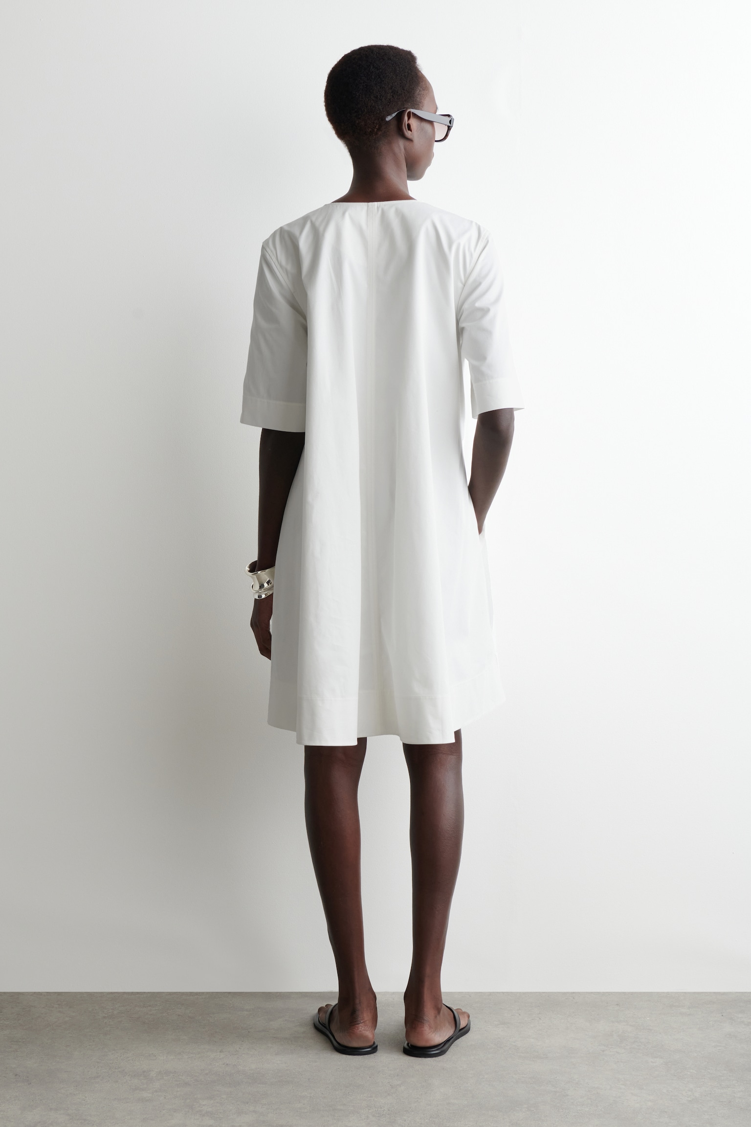 ROBE COURTE PLISSÉE ET ZIPPÉE EN COTON - BLANC/BRUN FONCÉ/BRUN - 4