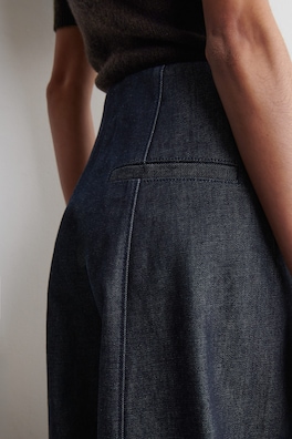 RAW DENIM CROPPED BARREL-LEG TROUSERS — INDIGO 3