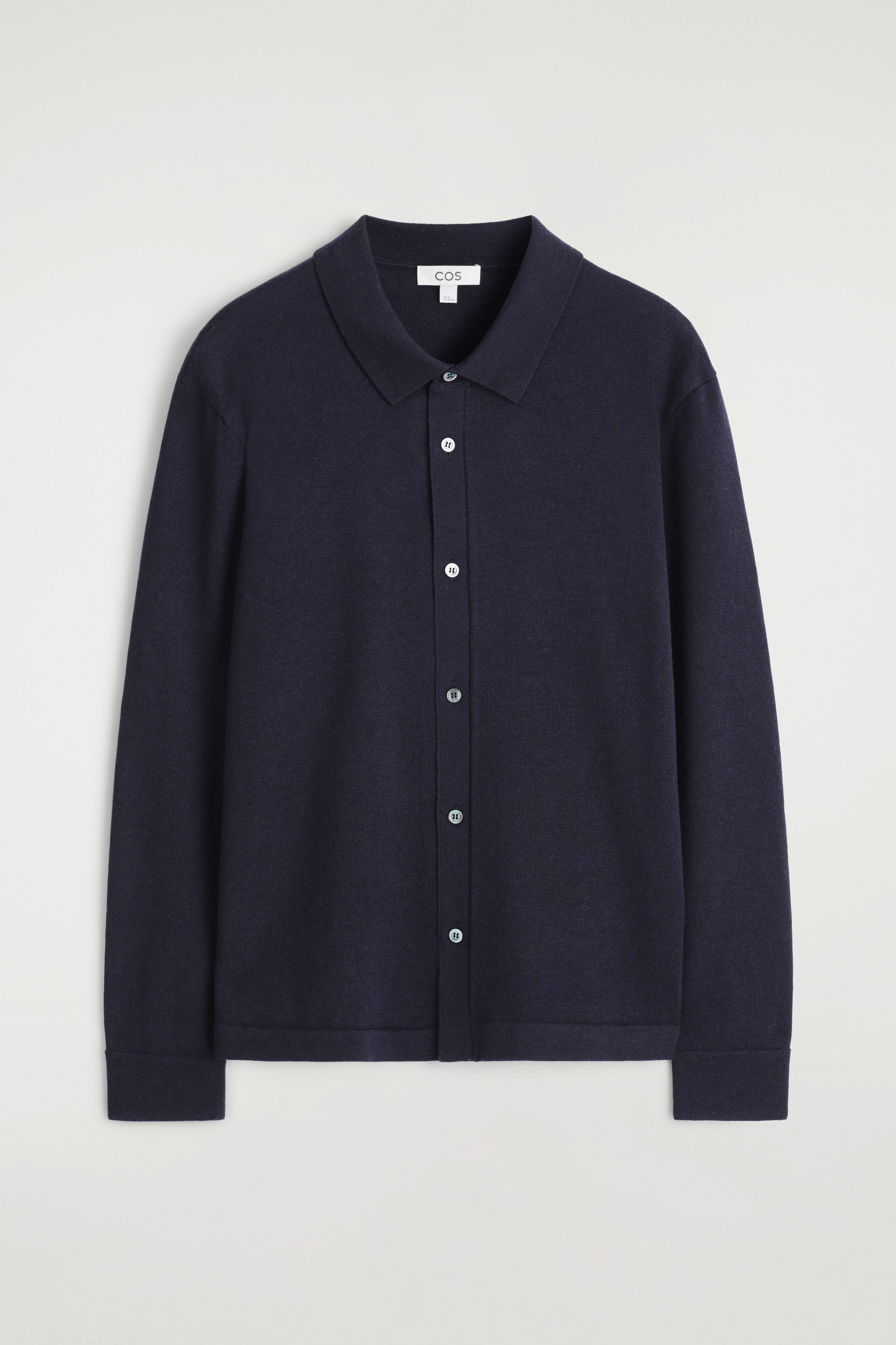 トップス <SNBYA.H> WASHABLE MERINO WOOL A-SHIRT 1 KNITTED MERINO WOOL SHIRT - NAVY | COS
