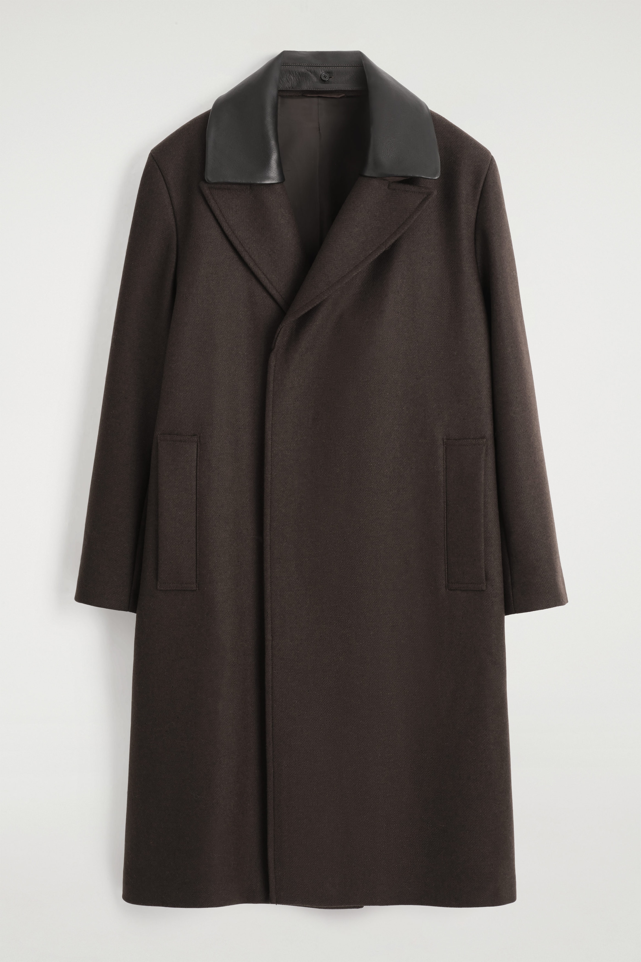 LEATHER-COLLAR WOOL COAT