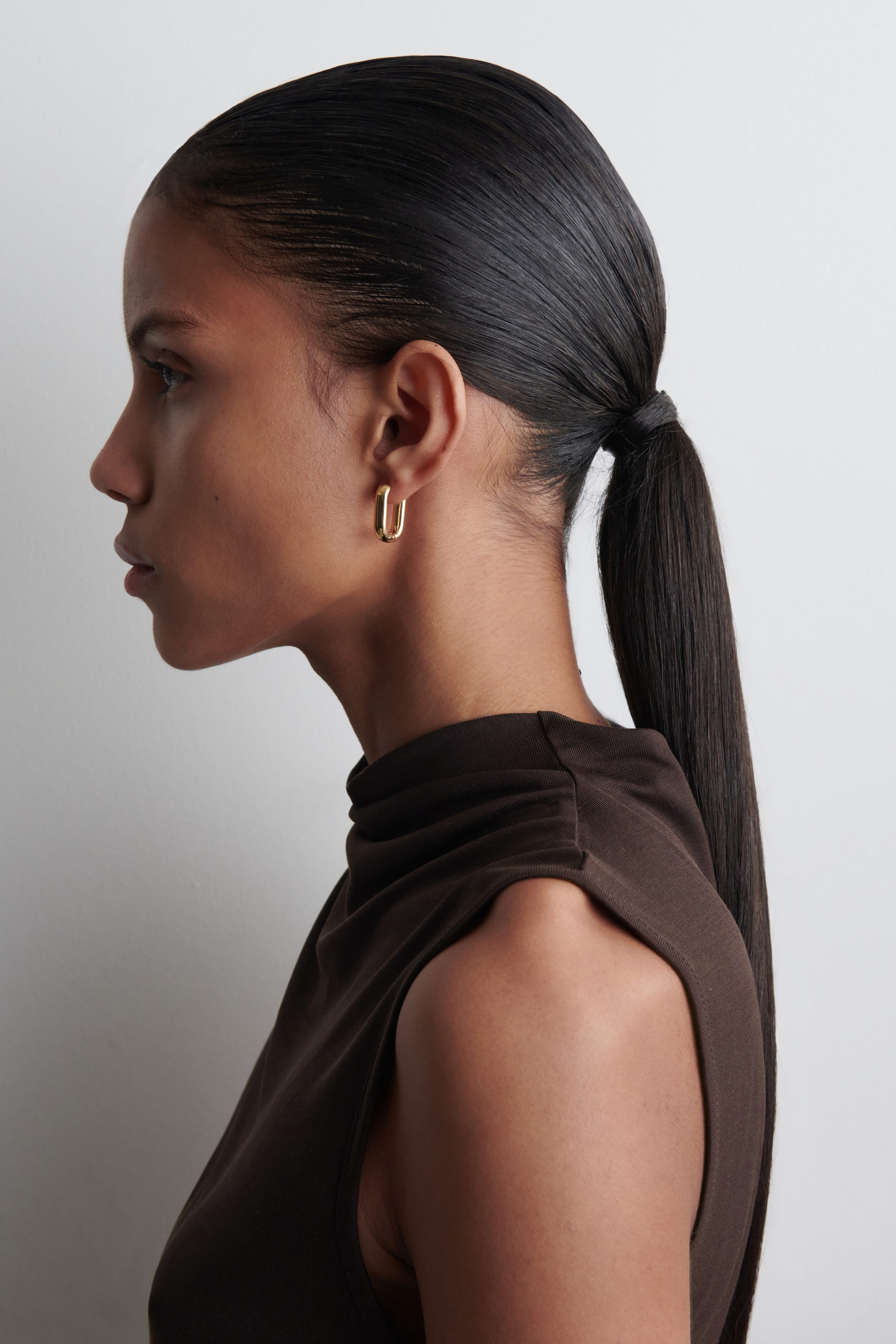 OVAL HOOP EARRINGS