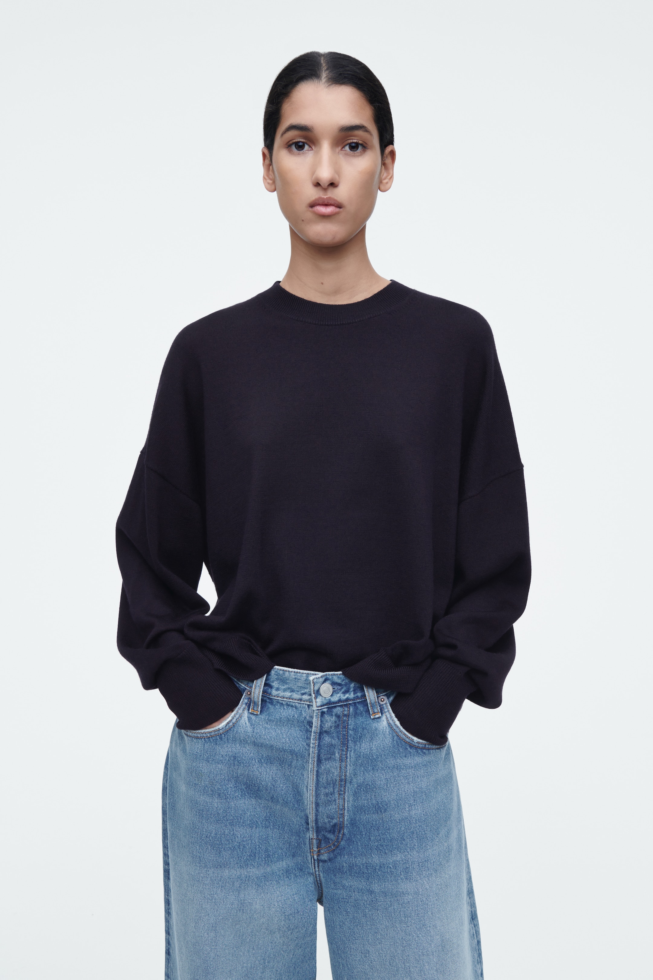 Zobrazit větší obrázek: Svetr z merino vlny s kulatým výstřihem - TMAVĚ MODRÁ - ŽENY | H&M CZ 1