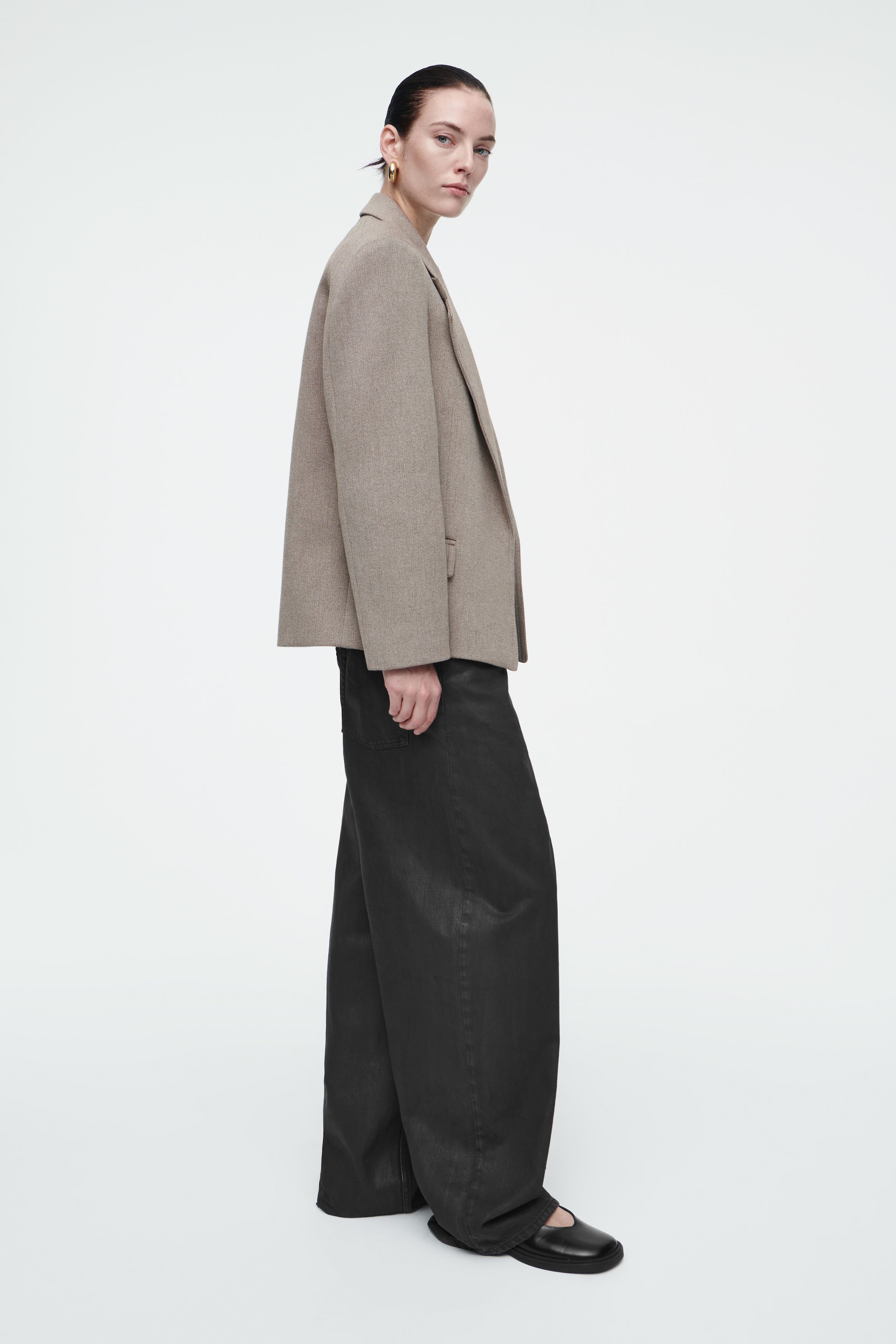 OVERSIZED EXAGGERATED-SHOULDER BLAZER