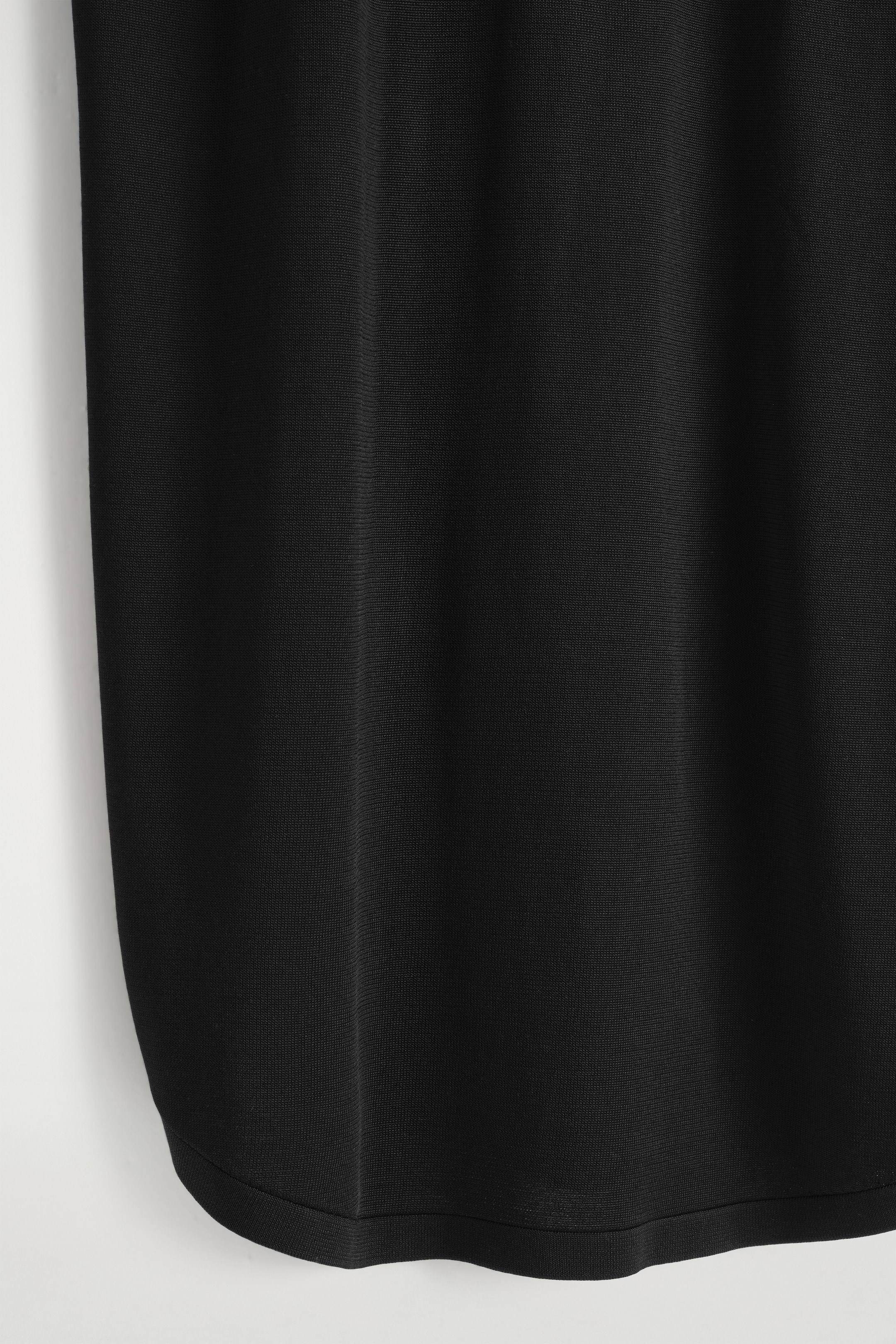 Grösseres Bild ansehen: RUND GESCHNITTENES STRICKKLEID - SCHWARZ - DAMEN | H&M CH 7