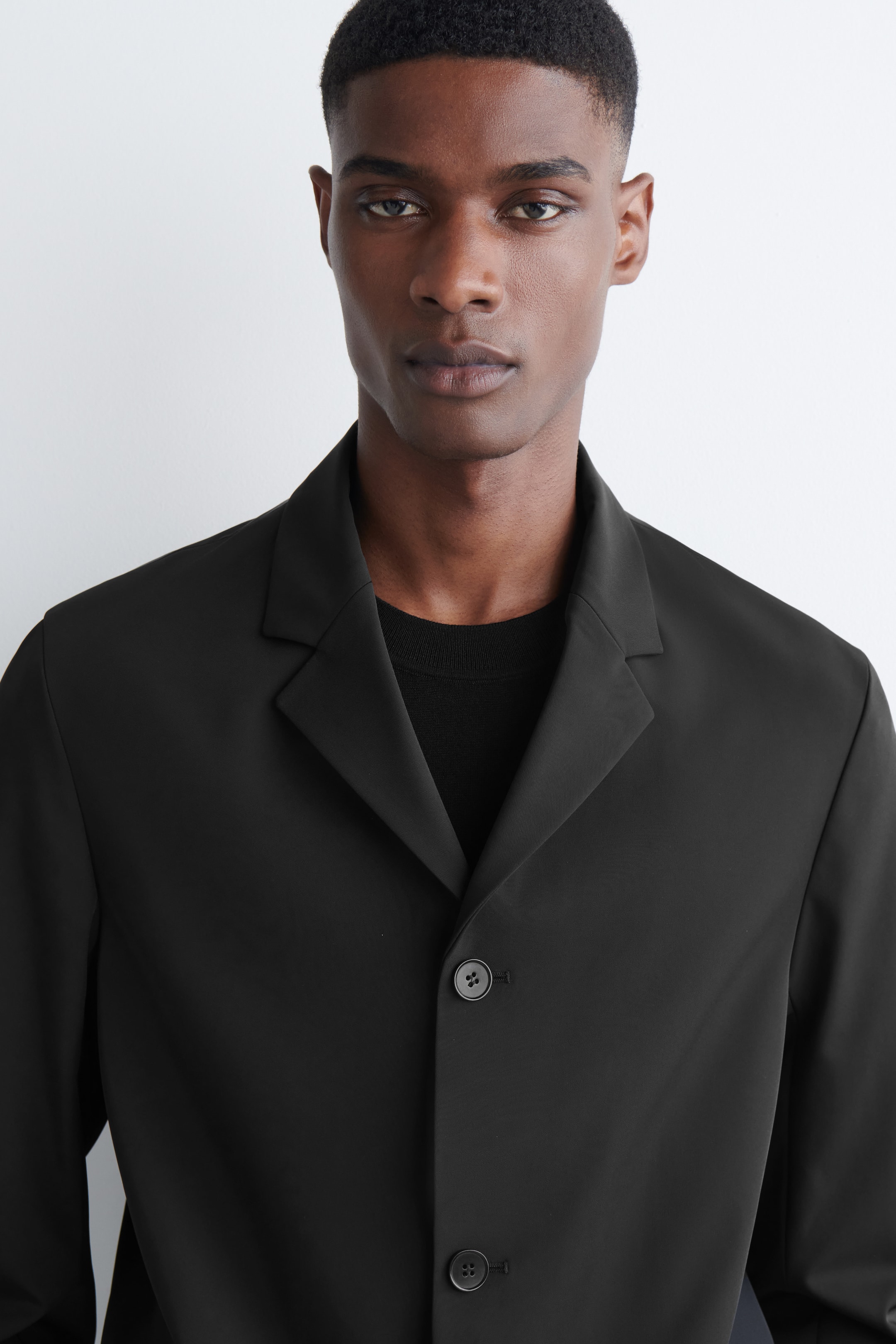 Grösseres Bild ansehen: UNSTRUKTURIERTER BLAZER AUS TECHNISCHEM TWILL - SCHWARZ - HERREN | H&M CH 1