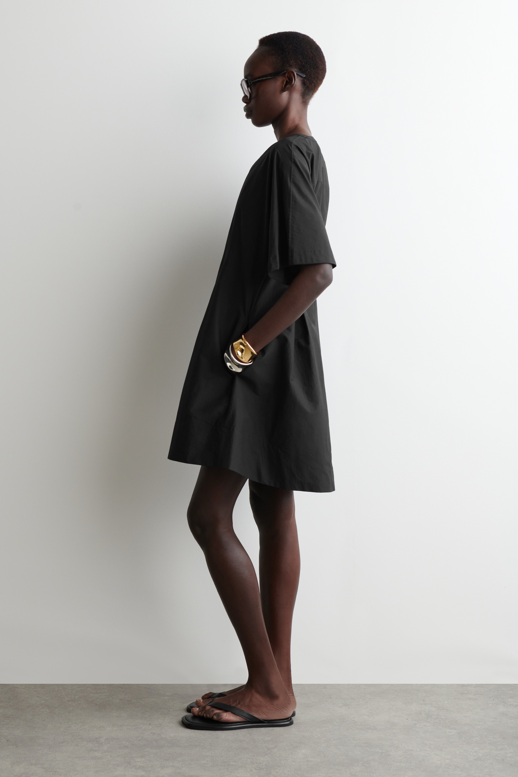 Agrandir l'image: ROBE COURTE TRAPÈZE PLISSÉE - NOIR - FEMME | H&M FR 2