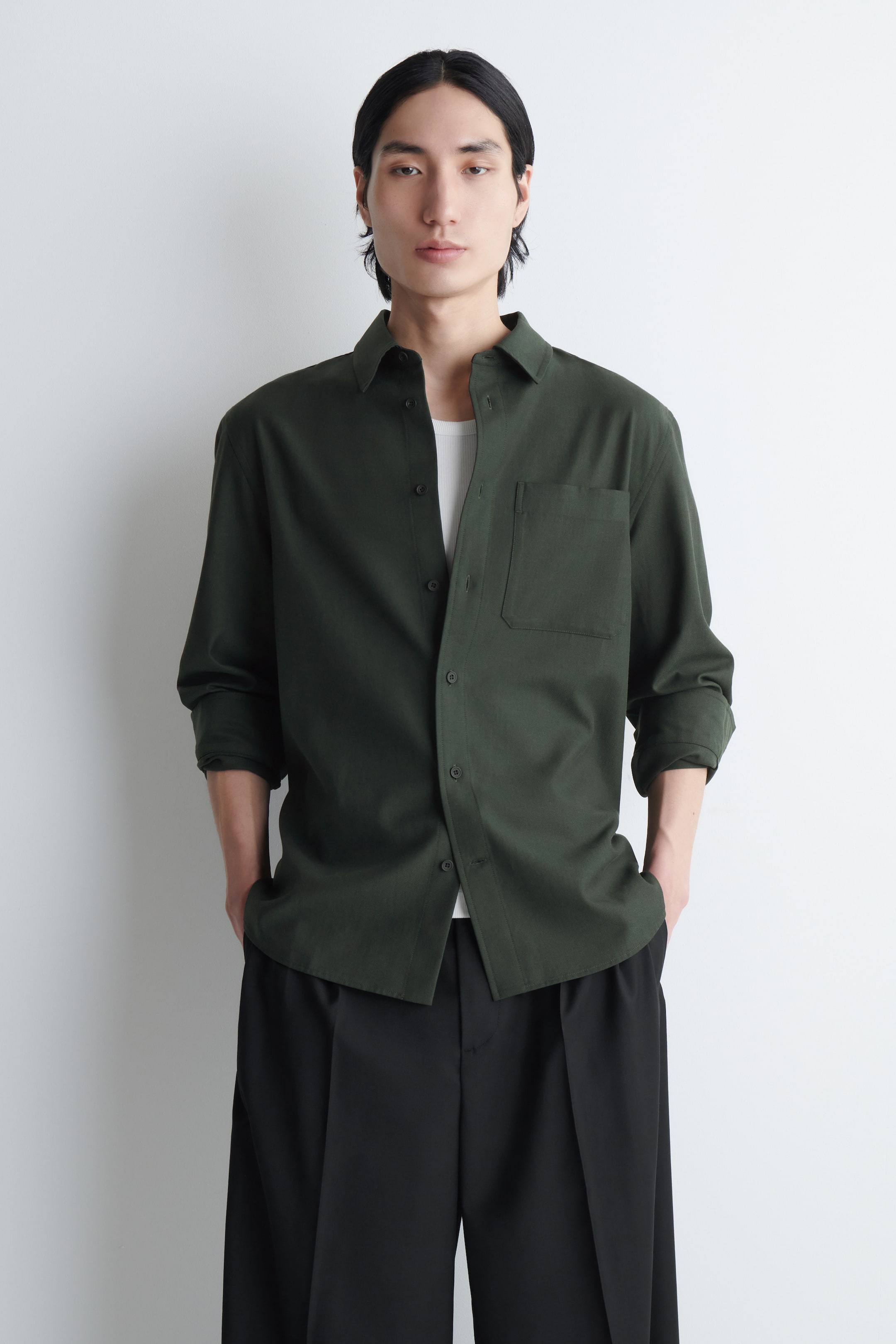 Vezi imaginea mai mare: CĂMAȘĂ RELAXATĂ DIN TWILL - VERDE ÎNCHIS - BĂRBAŢI | H&M RO 1
