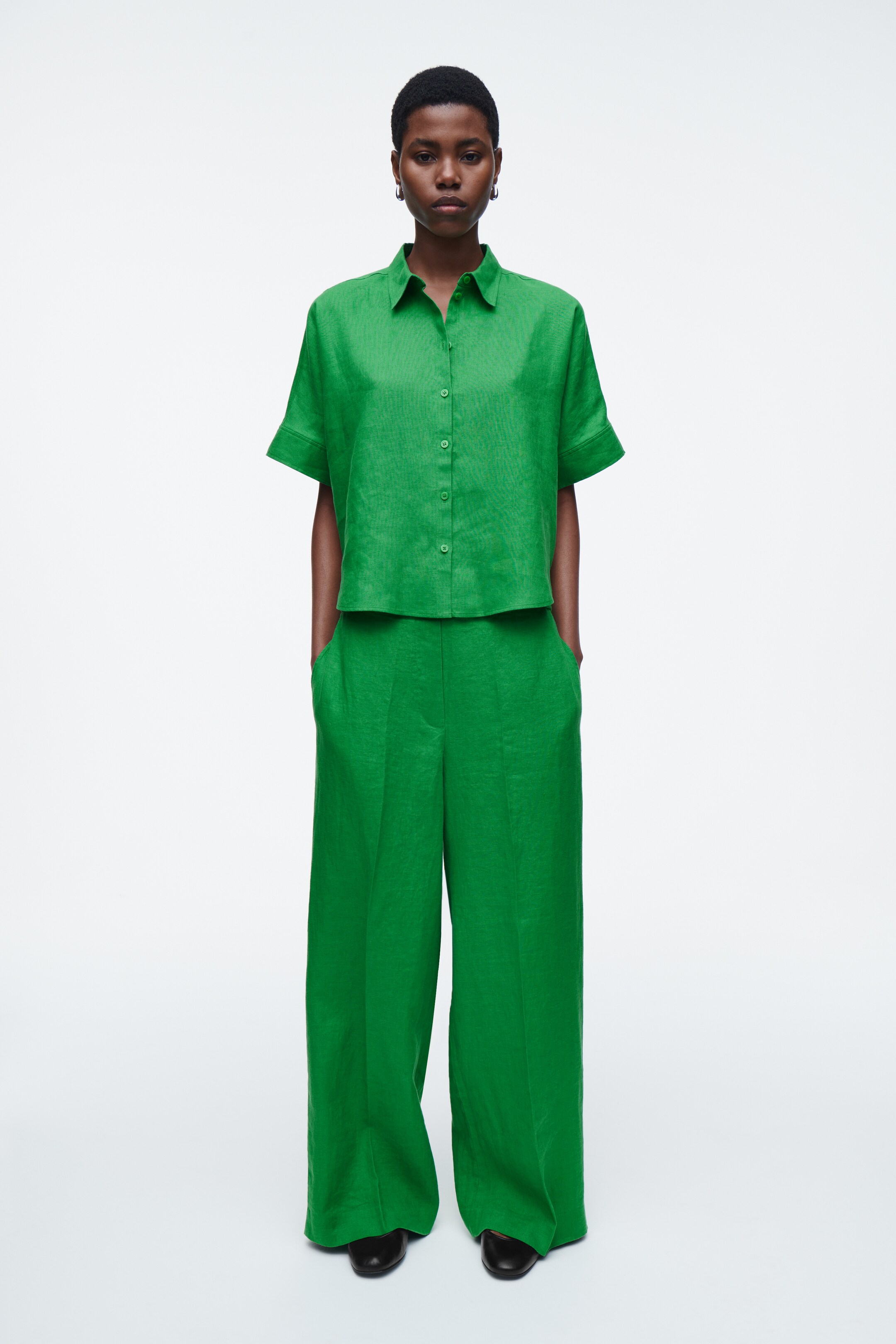 Ver imagem maior: CAMISA DE LINHO DE MANGAS CURTAS E CAIMENTO LARGO - VERDE - SENHORA | H&M PT 2