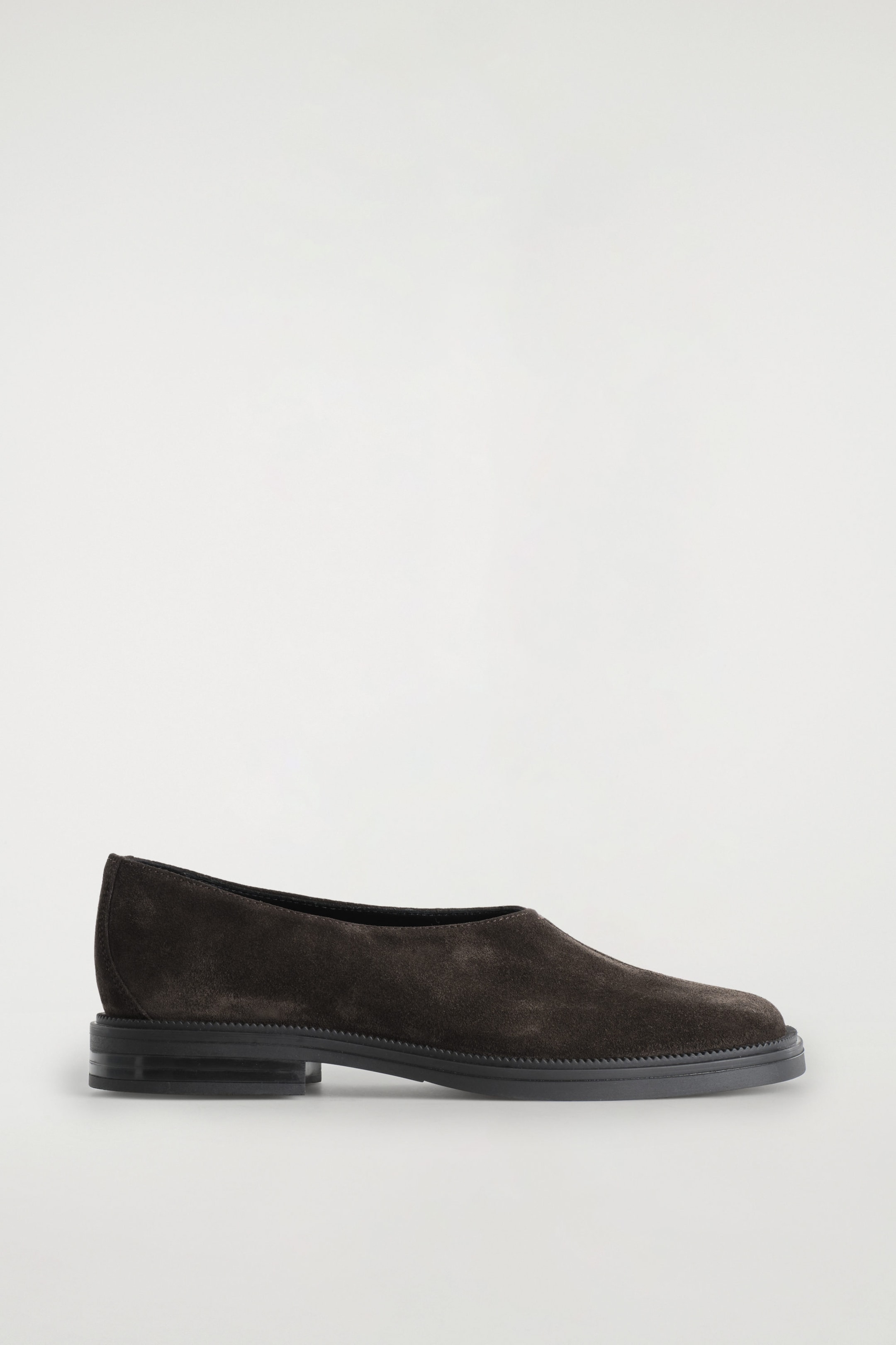 MARKANTE SCHUHE AUS VELOURSLEDER