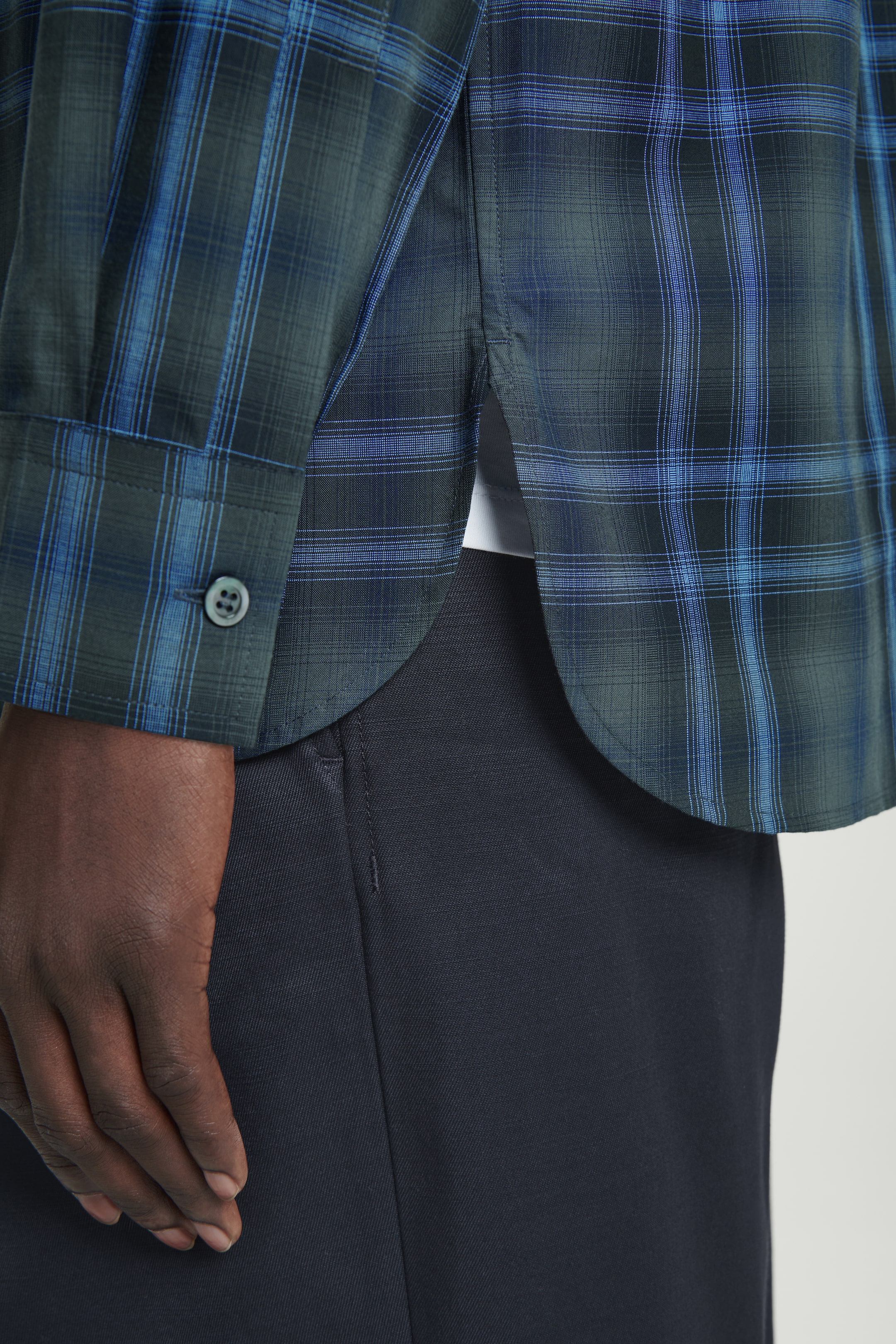Ingrandisci l'immagine: RELAXED CHECKED COTTON SHIRT - NAVY / CHECKED - UOMO | H&M CH 3