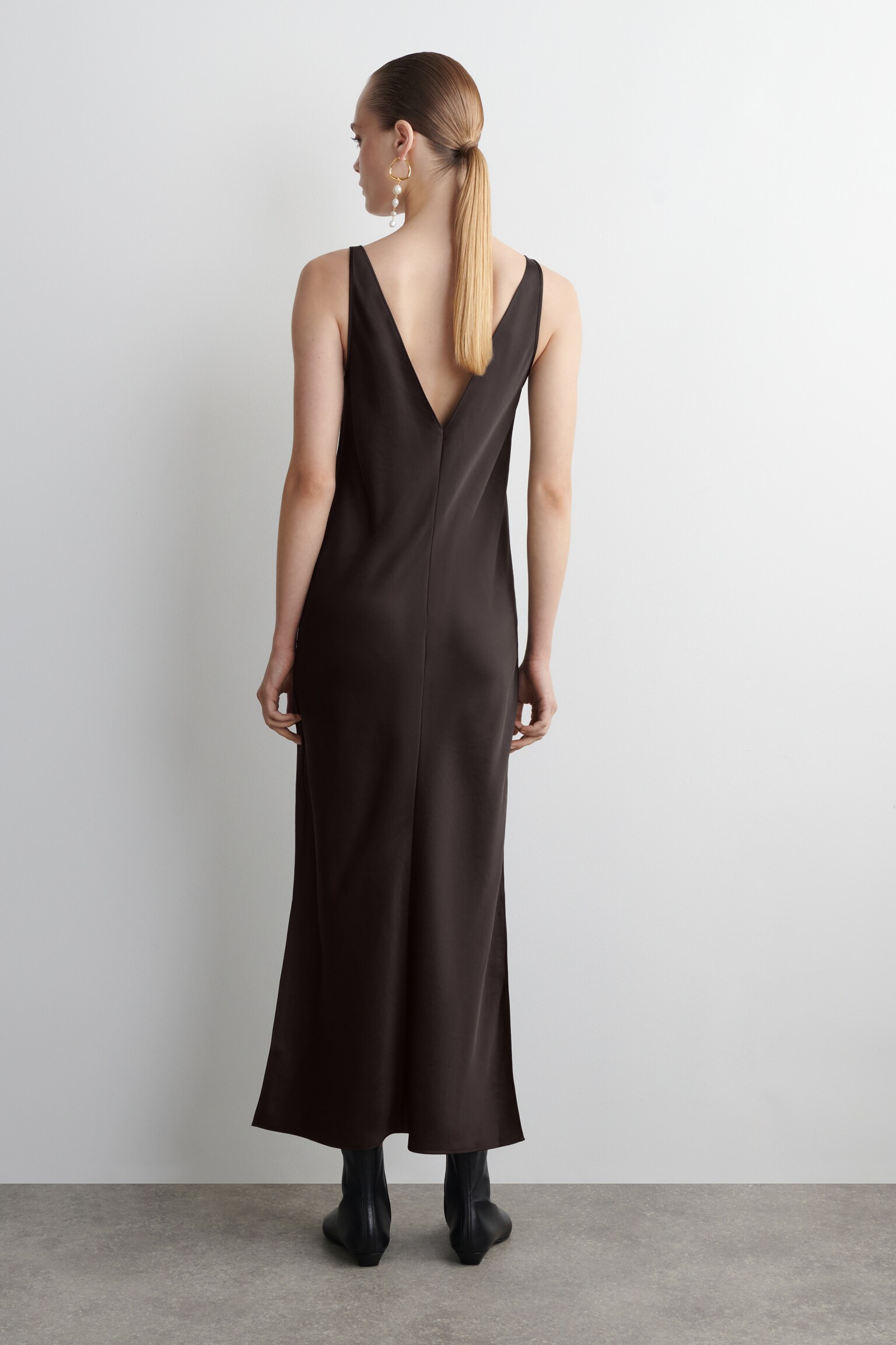 VESTIDO LENCERO SATINADO CON ENCAJE - MARRÓN - 3