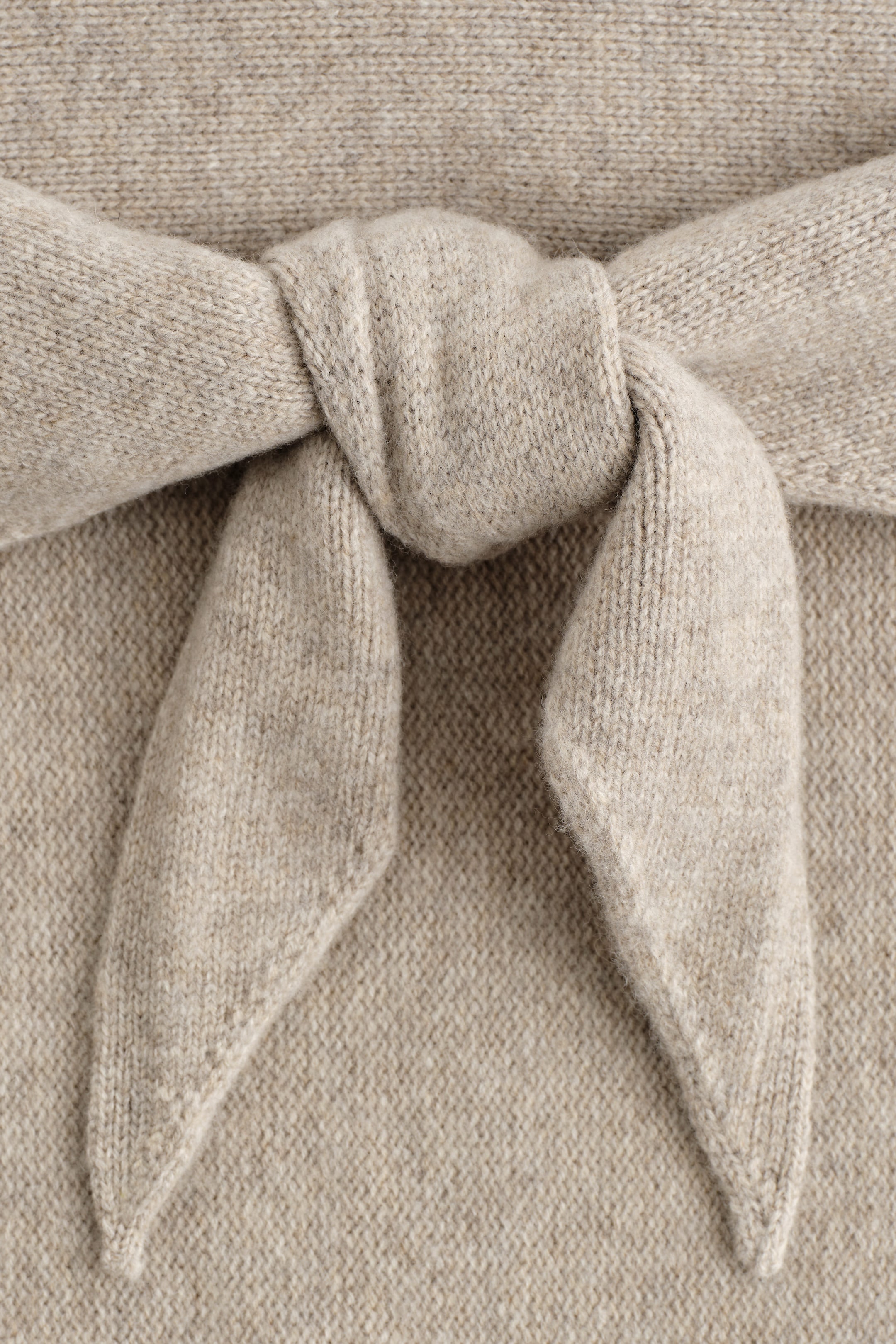 OVERSIZED WOOL TRIANGLE SCARF