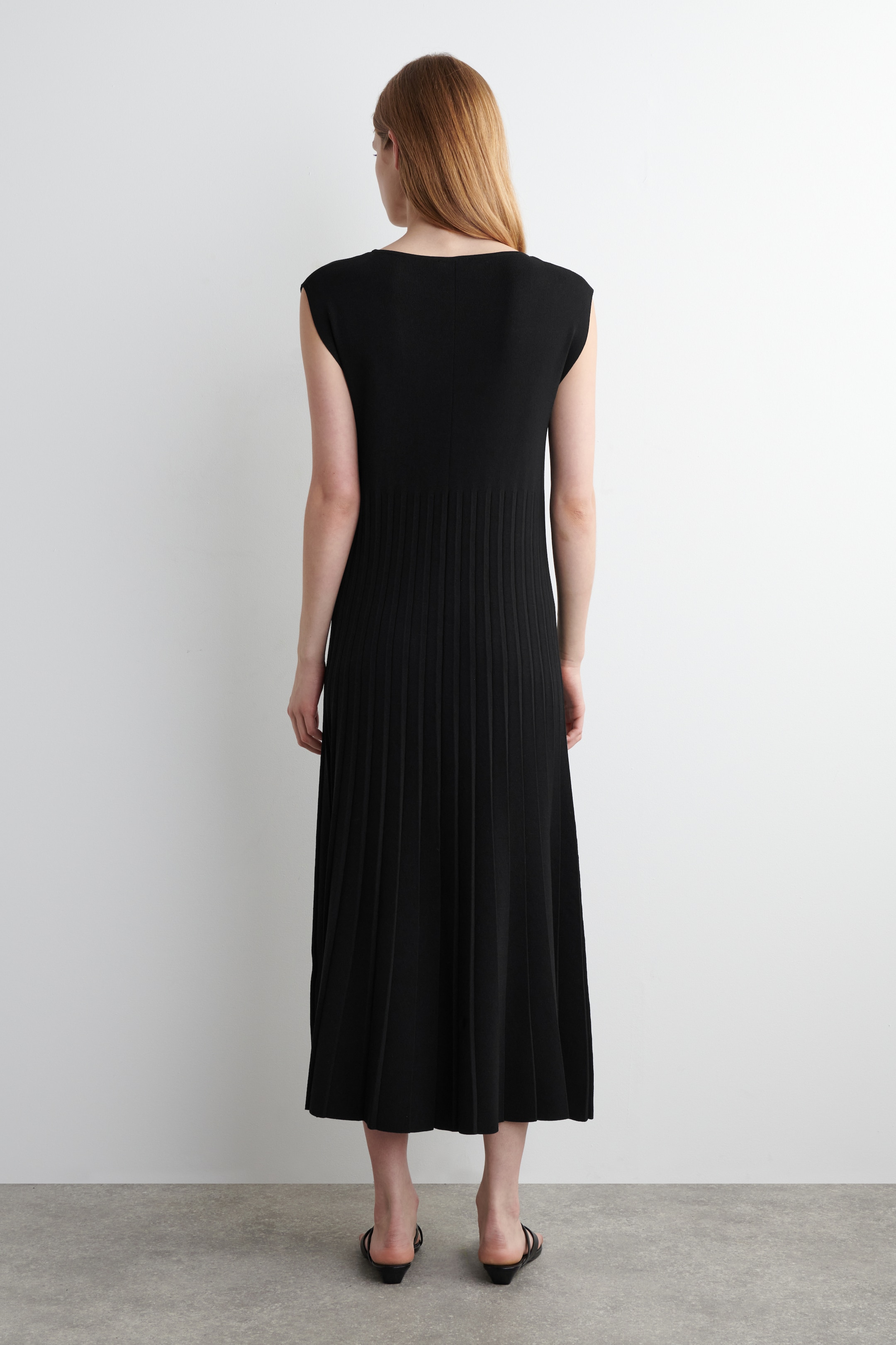 Visualizza immagine più grande: ABITO MAXI PLISSETTATO IN MAGLIA - NERO - DONNA | H&M IT 2