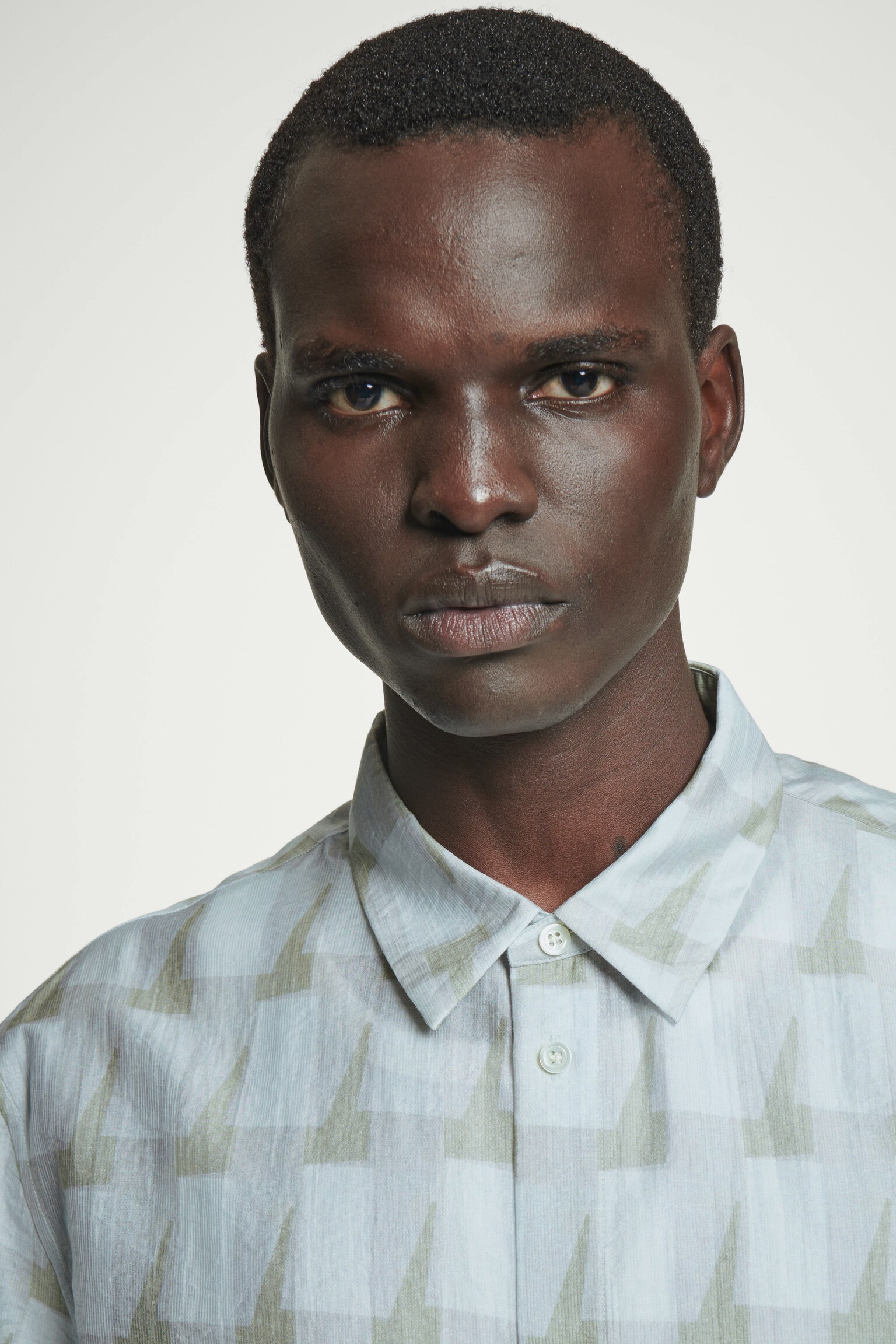 CHEMISE À MANCHES COURTES ET IMPRIMÉ GÉOMÉTRIQUE - BLEU CLAIR / IMPRIMÉ - 5